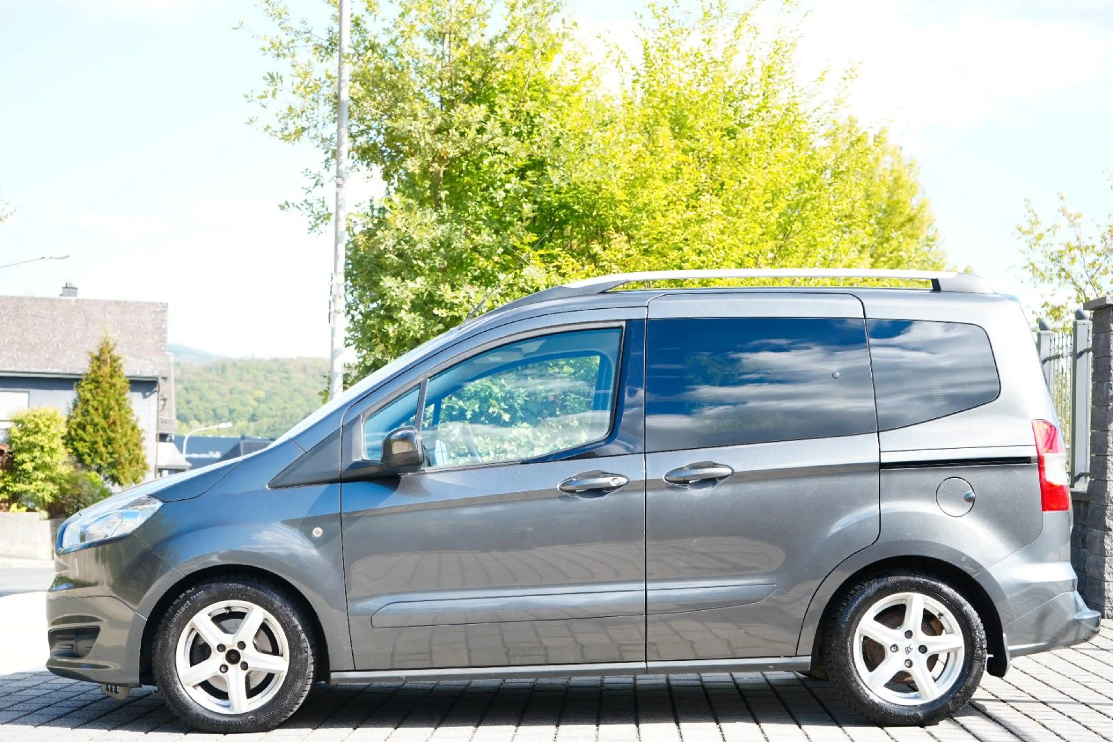 Ford Tourneo Courier Tourneo 1.5 TDCi Titanium 1.Hand/PDC/Tempo/Klima — photo 4