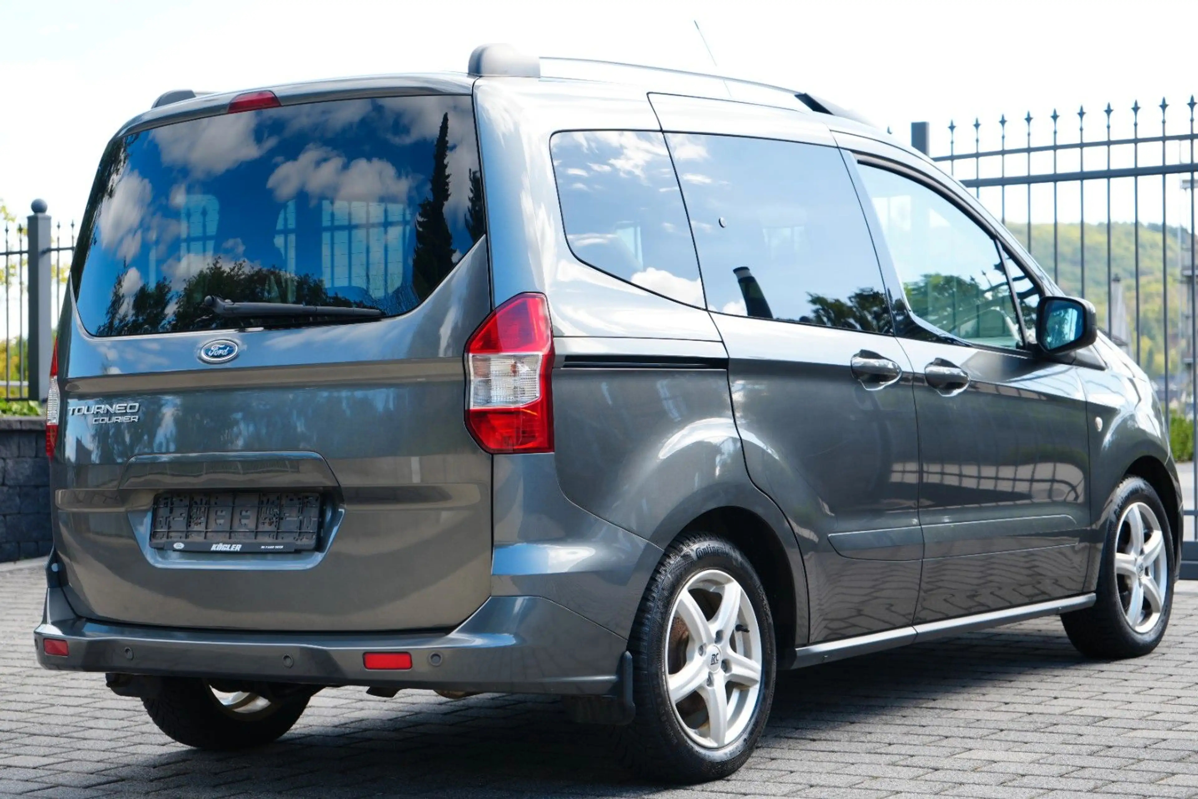 Ford Tourneo Courier Tourneo 1.5 TDCi Titanium 1.Hand/PDC/Tempo/Klima — photo 7