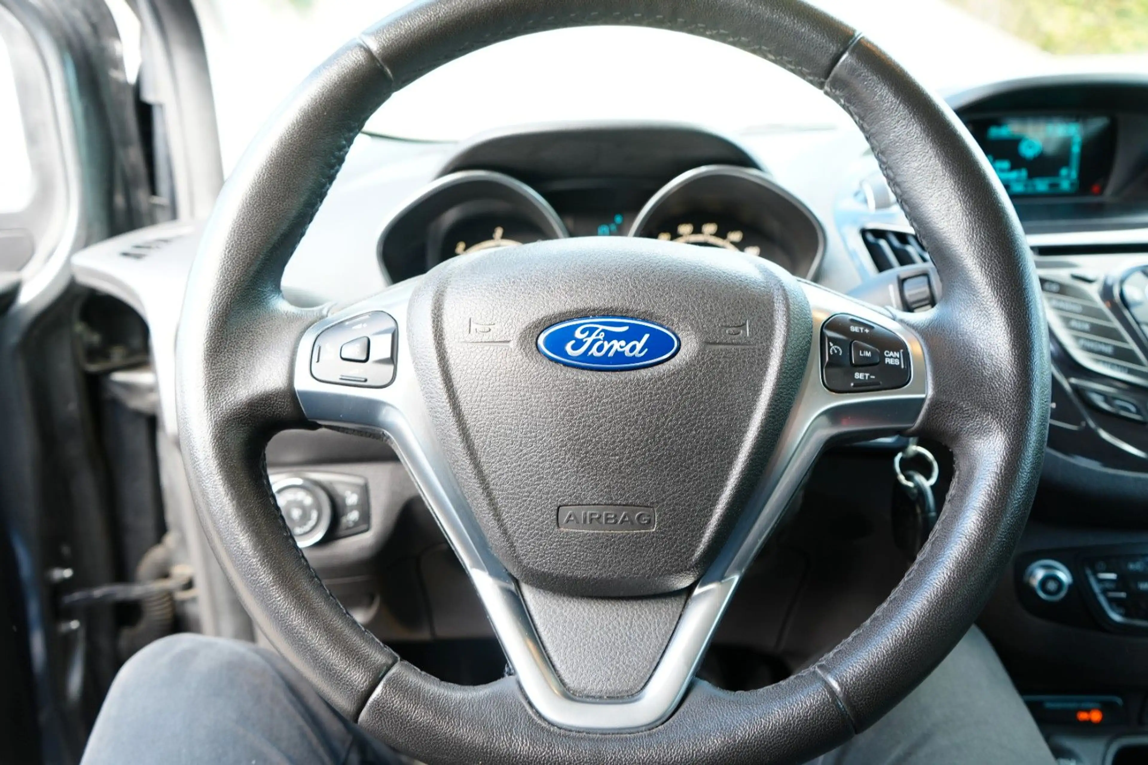 Ford Tourneo Courier Tourneo 1.5 TDCi Titanium 1.Hand/PDC/Tempo/Klima — photo 13