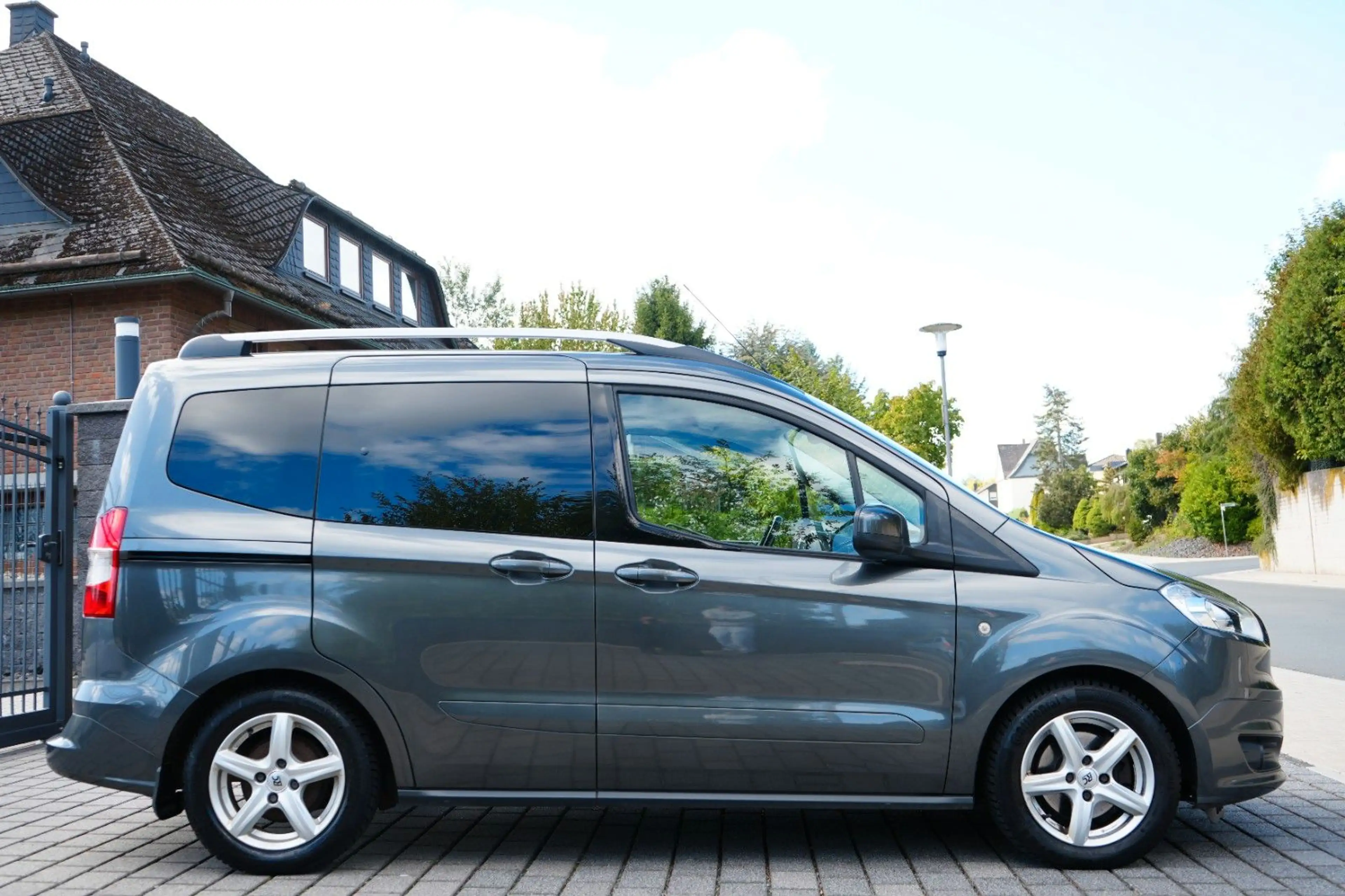 Ford Tourneo Courier Tourneo 1.5 TDCi Titanium 1.Hand/PDC/Tempo/Klima — photo 8