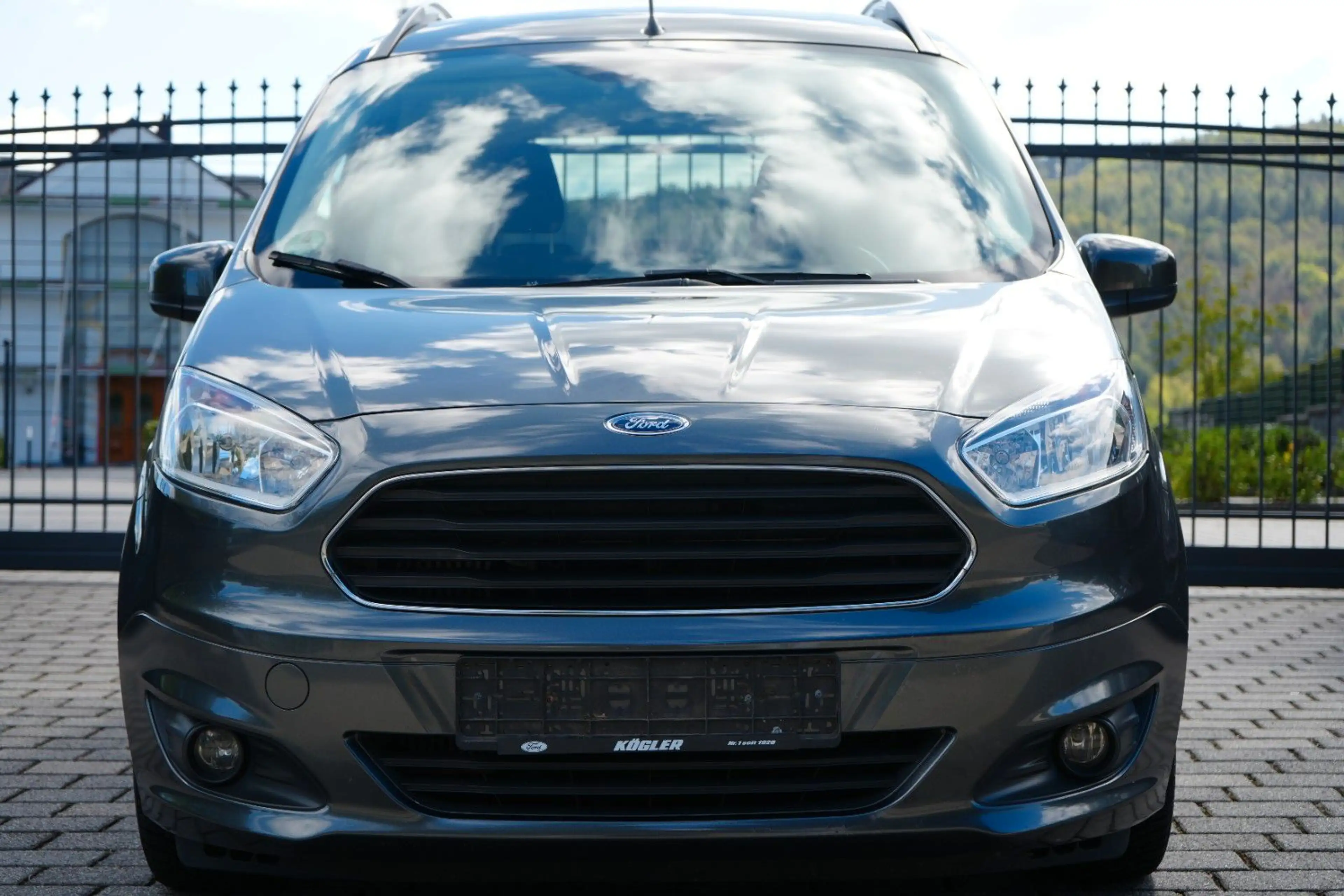 Ford Tourneo Courier Tourneo 1.5 TDCi Titanium 1.Hand/PDC/Tempo/Klima — photo 2