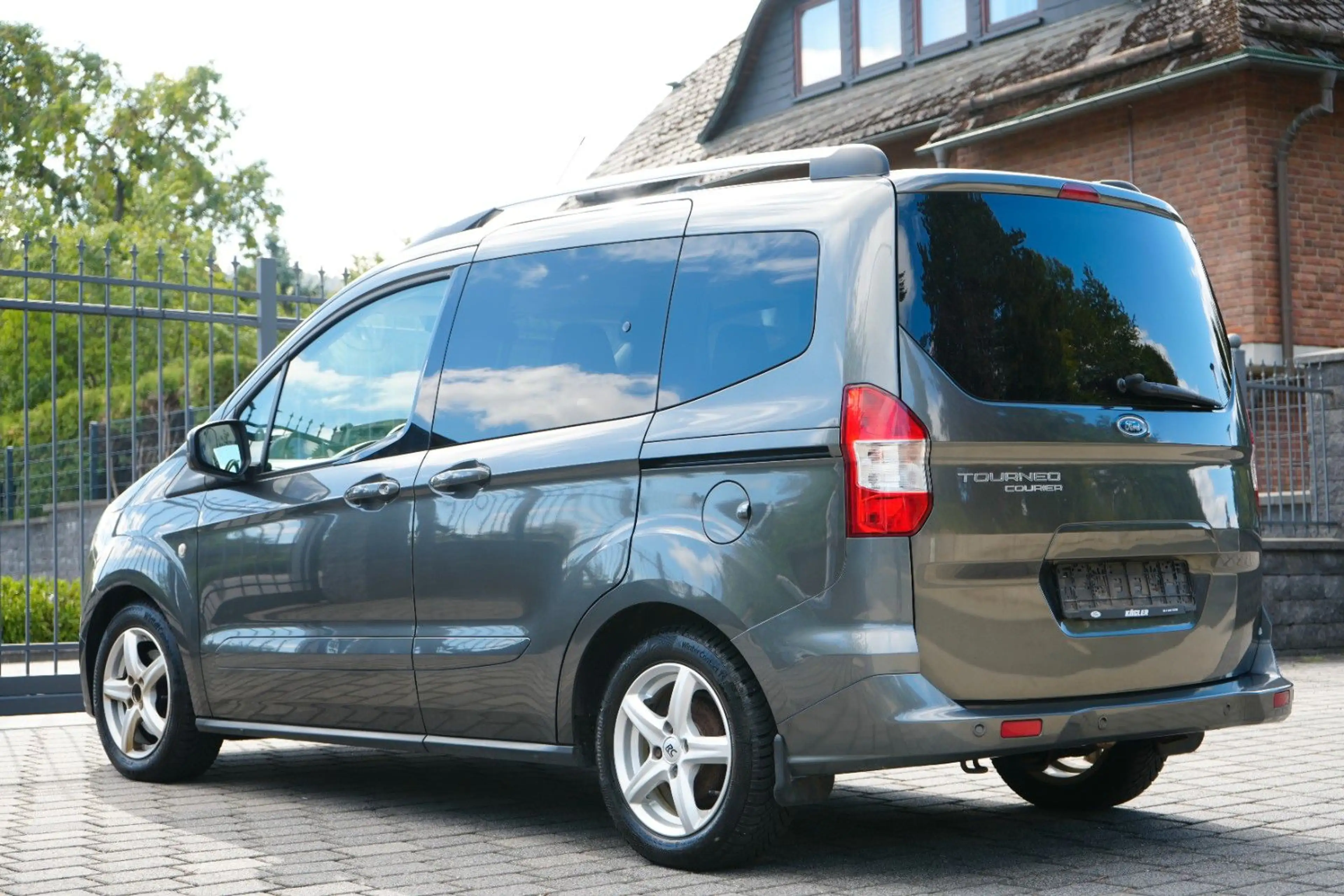 Ford Tourneo Courier Tourneo 1.5 TDCi Titanium 1.Hand/PDC/Tempo/Klima — photo 5