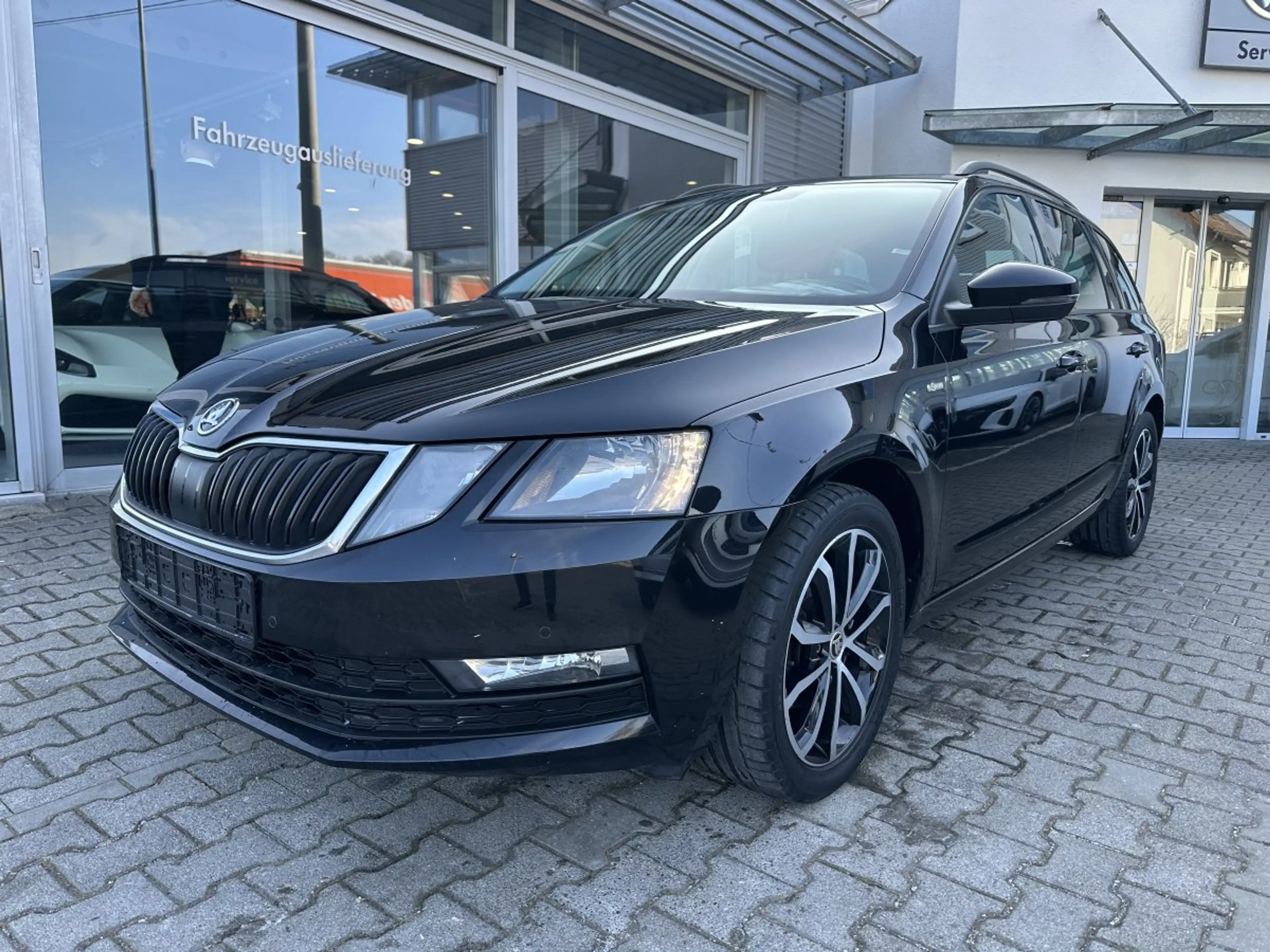 Skoda Octavia Combi SOLEIL 2.0TDI DSG*LED*NAVI*PDC*17-ZOLL — photo 2