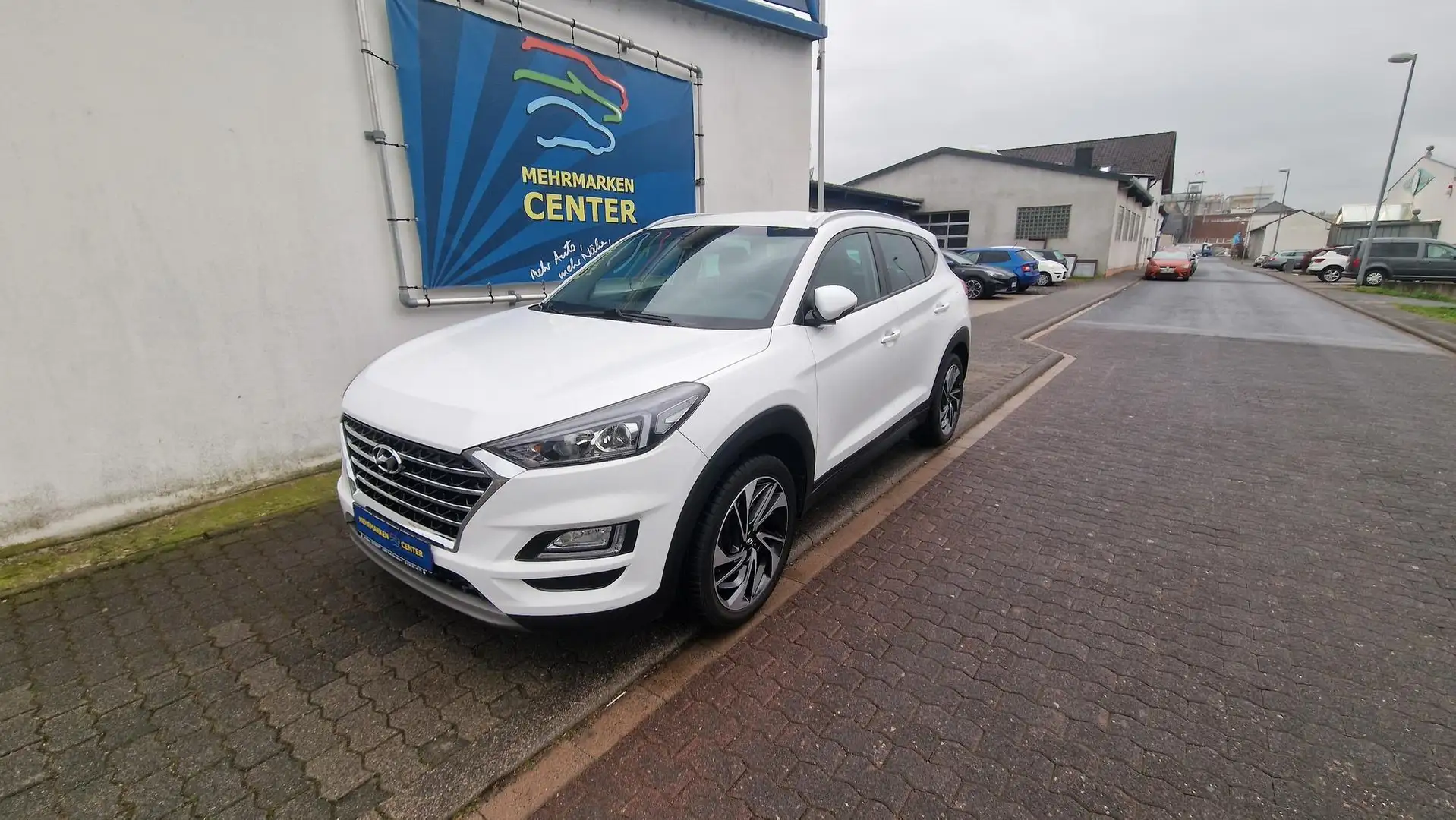 Hyundai TUCSON 1.6 2WD DCT Navi DAB Alu19 Shzg Lenkradheiz 130... Blanc - 1