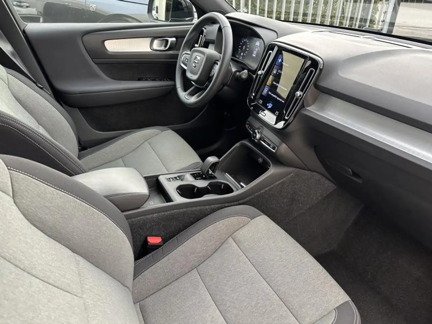 Volvo XC40 RECHARGE 1.5 PHEV Zwart - 2