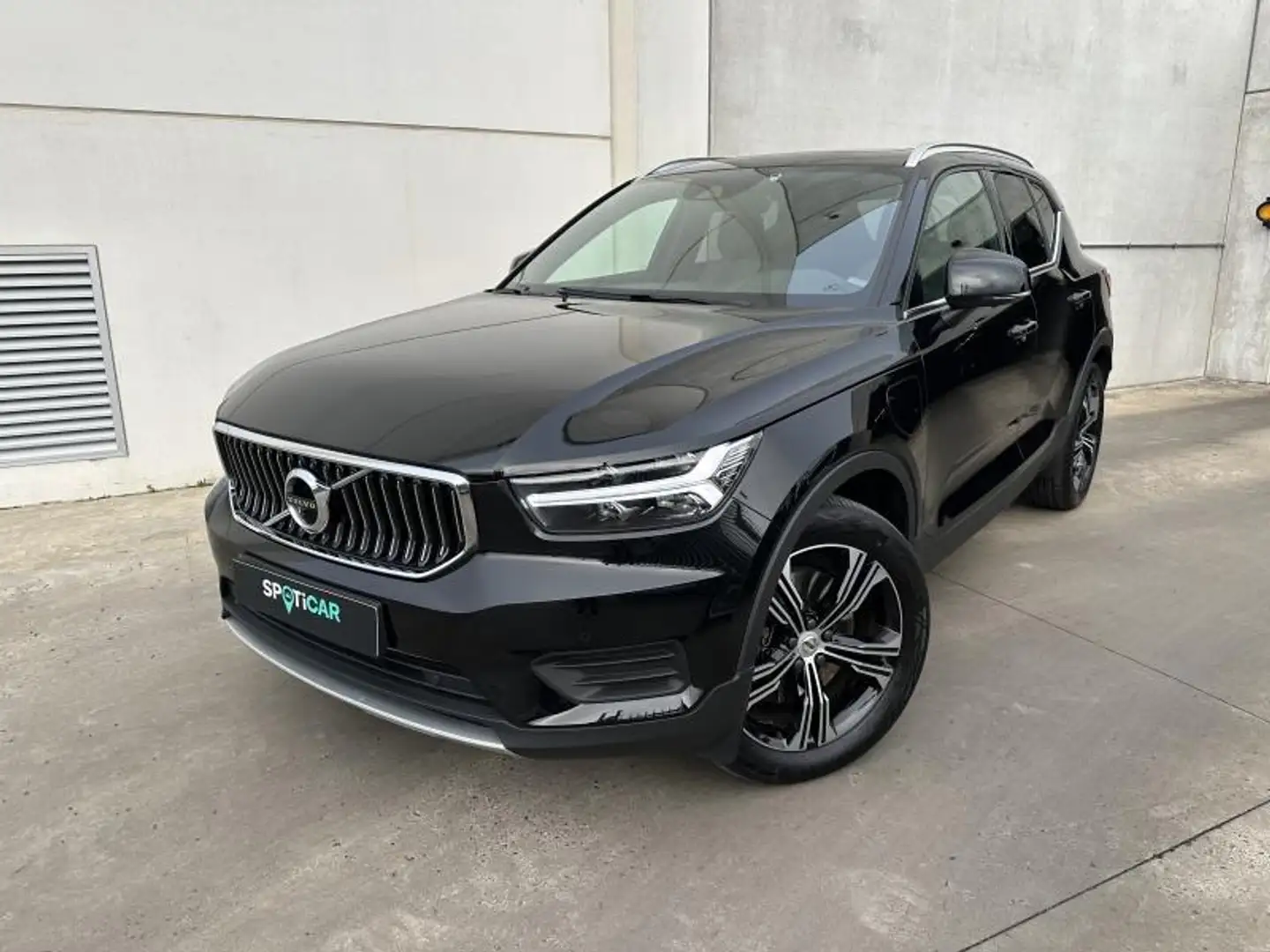 Volvo XC40 RECHARGE 1.5 PHEV Zwart - 1