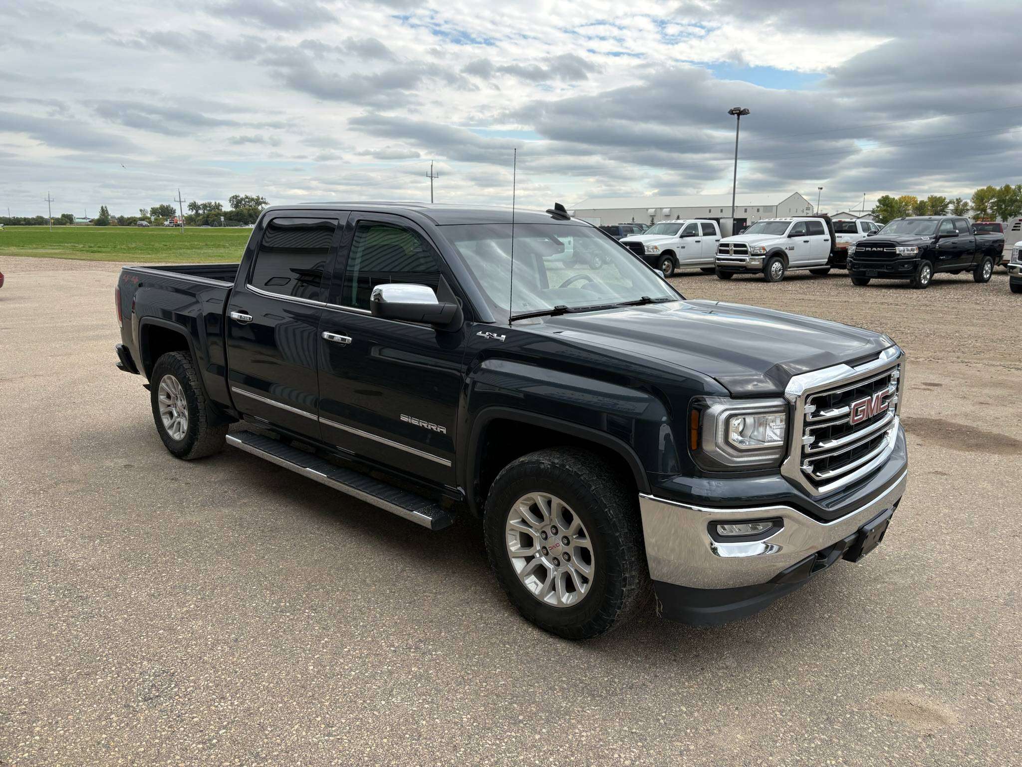 2017 GMC Sierra 1500 Crew Cab 4X4 SLT 5.3L - Rebuilt Title — снимка 3