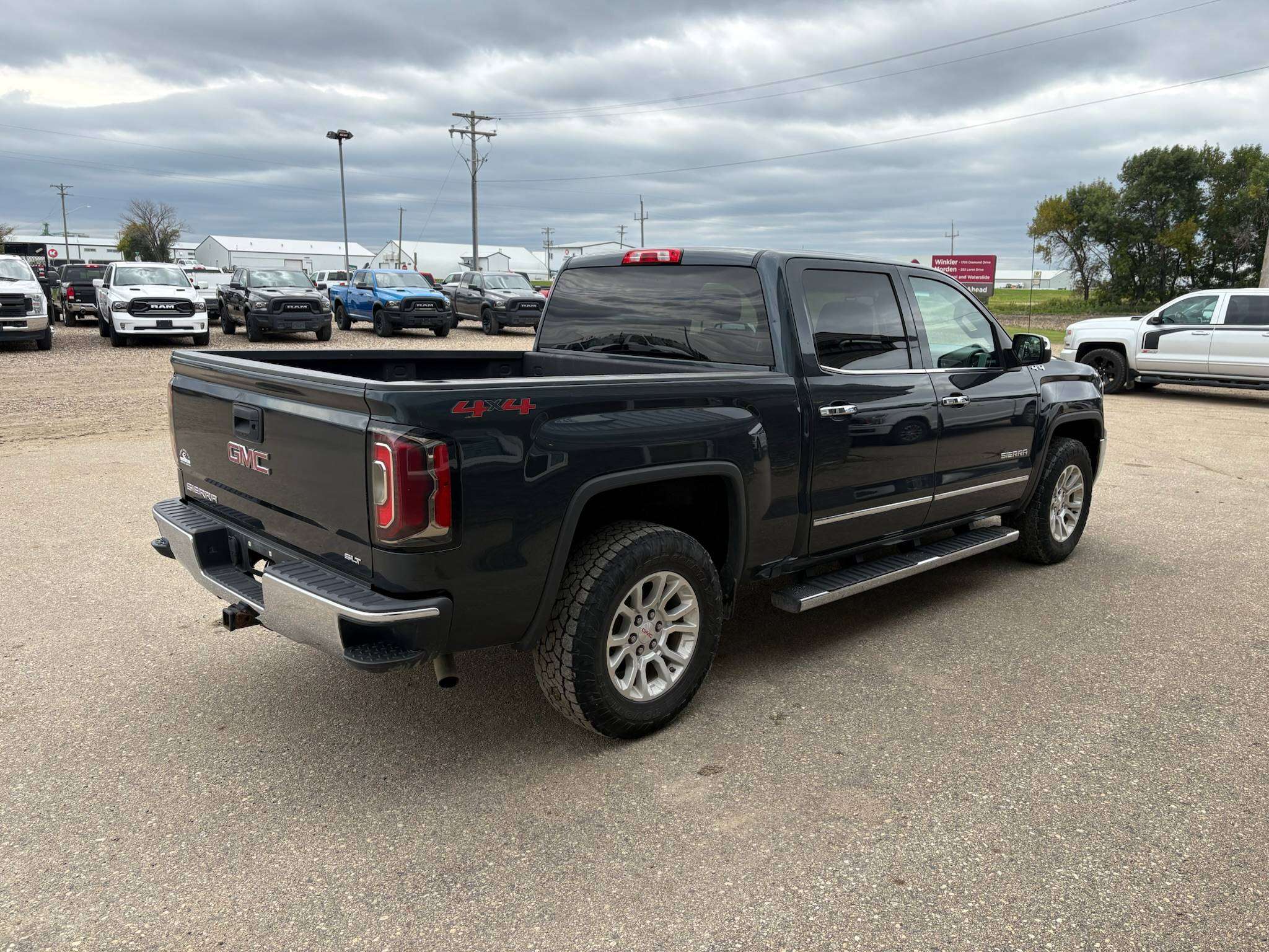 2017 GMC Sierra 1500 Crew Cab 4X4 SLT 5.3L - Rebuilt Title — снимка 4