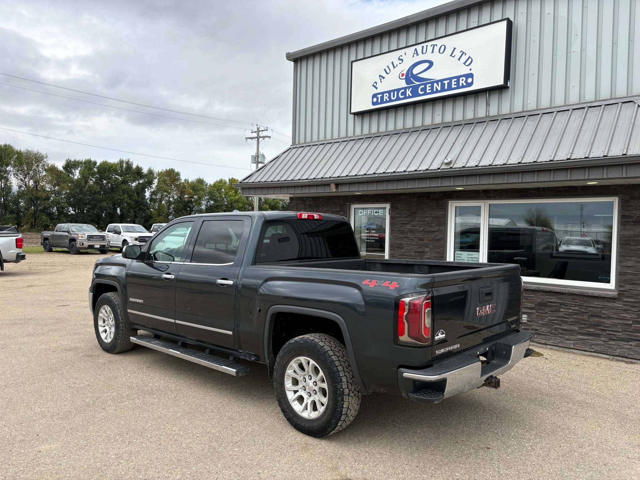 2017 GMC Sierra 1500 Crew Cab 4X4 SLT 5.3L - Rebuilt Title — снимка 2