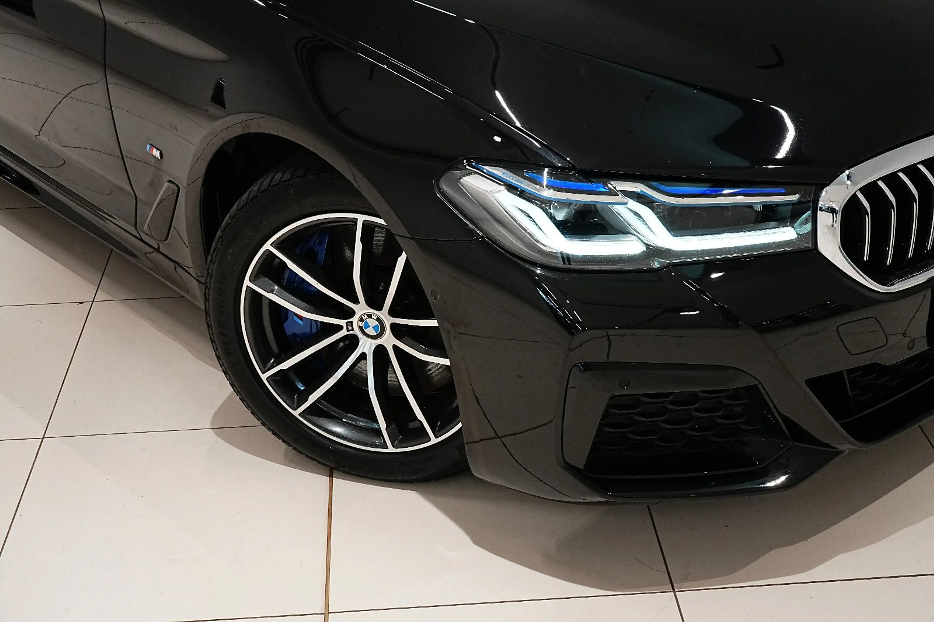 BMW 530 d|M-PAKET|ACC|HUD|LASER|MEMO|KAMERA|PANO|AHK| — photo 2
