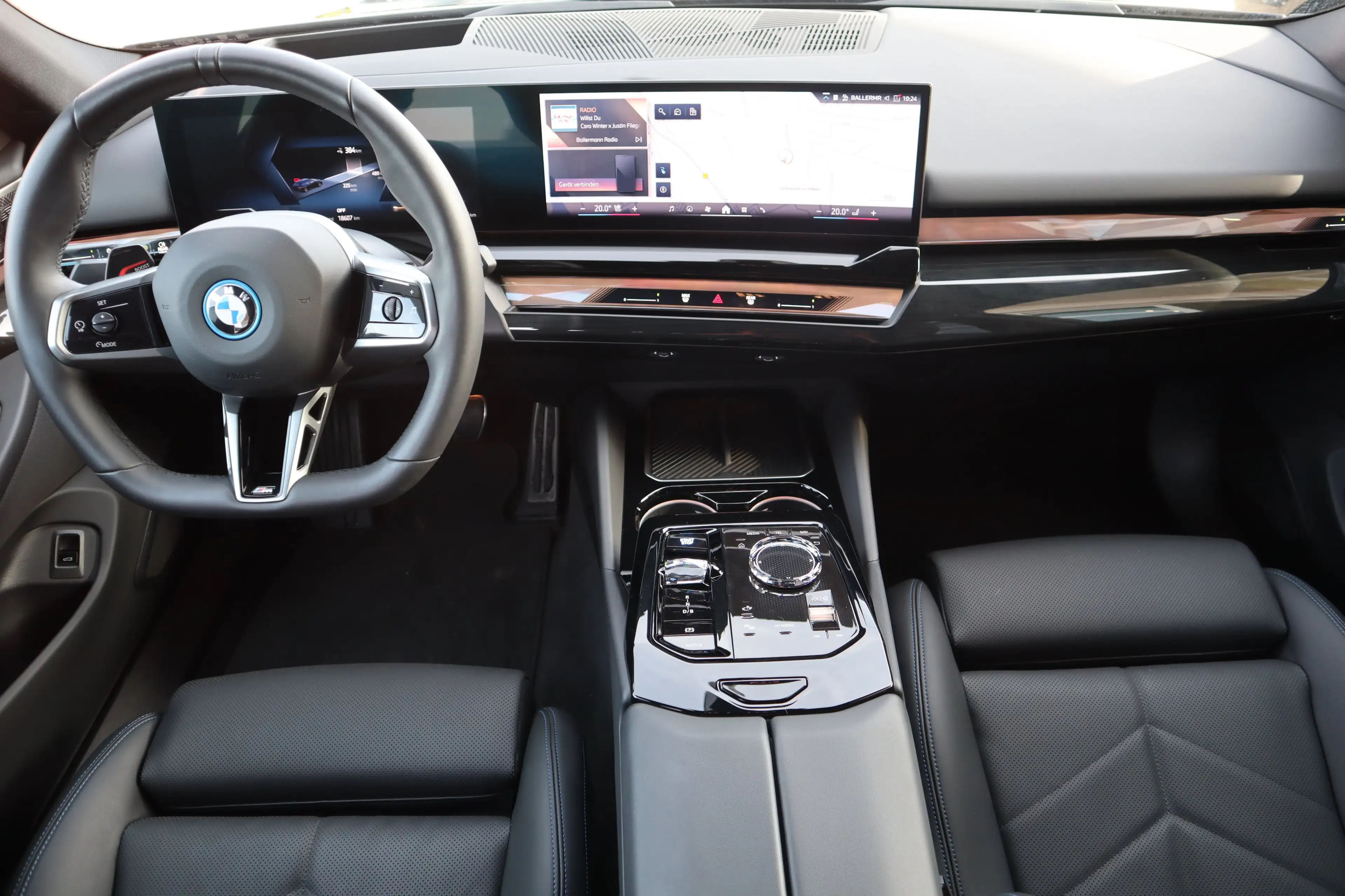 BMW i5 eDrive40 Touring — photo 8