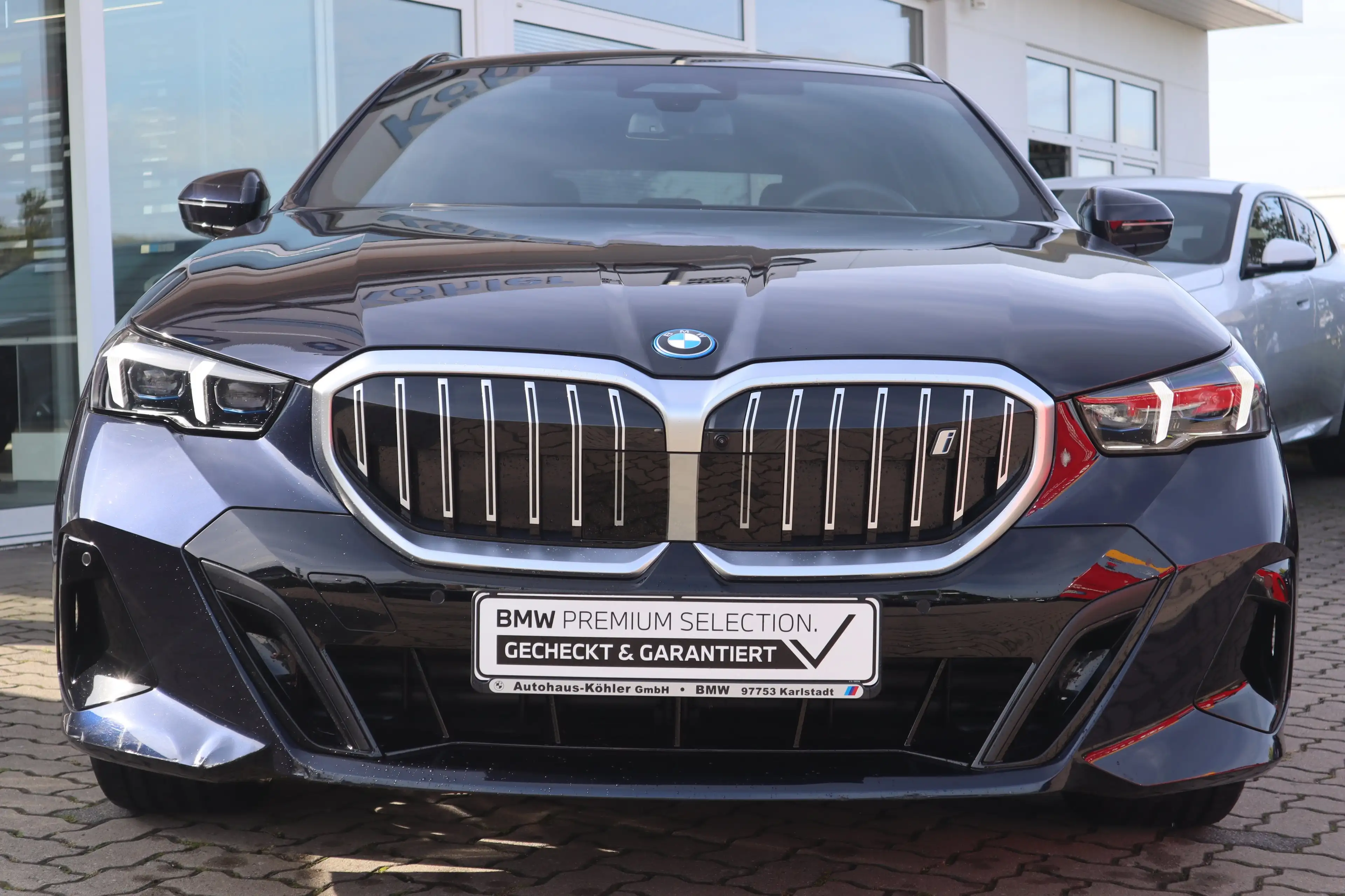 BMW i5 eDrive40 Touring — photo 2