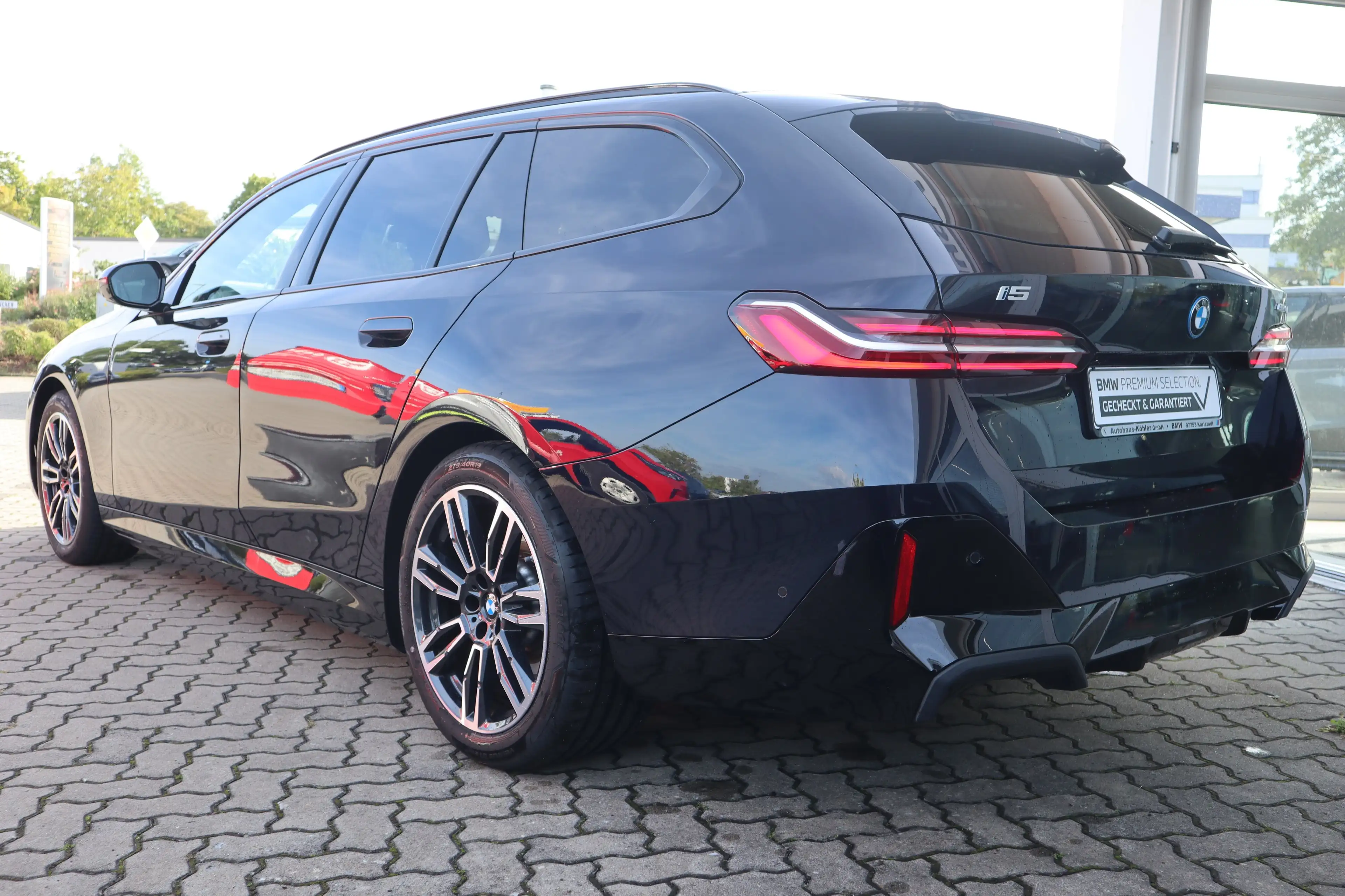 BMW i5 eDrive40 Touring — photo 3