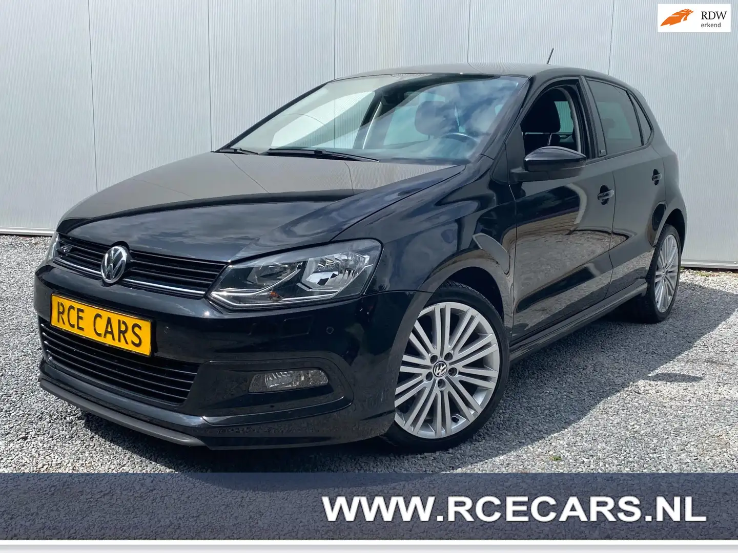Volkswagen Polo 1.2 TSI Comfortline Business R | Navigatie | Clima Zwart - 1