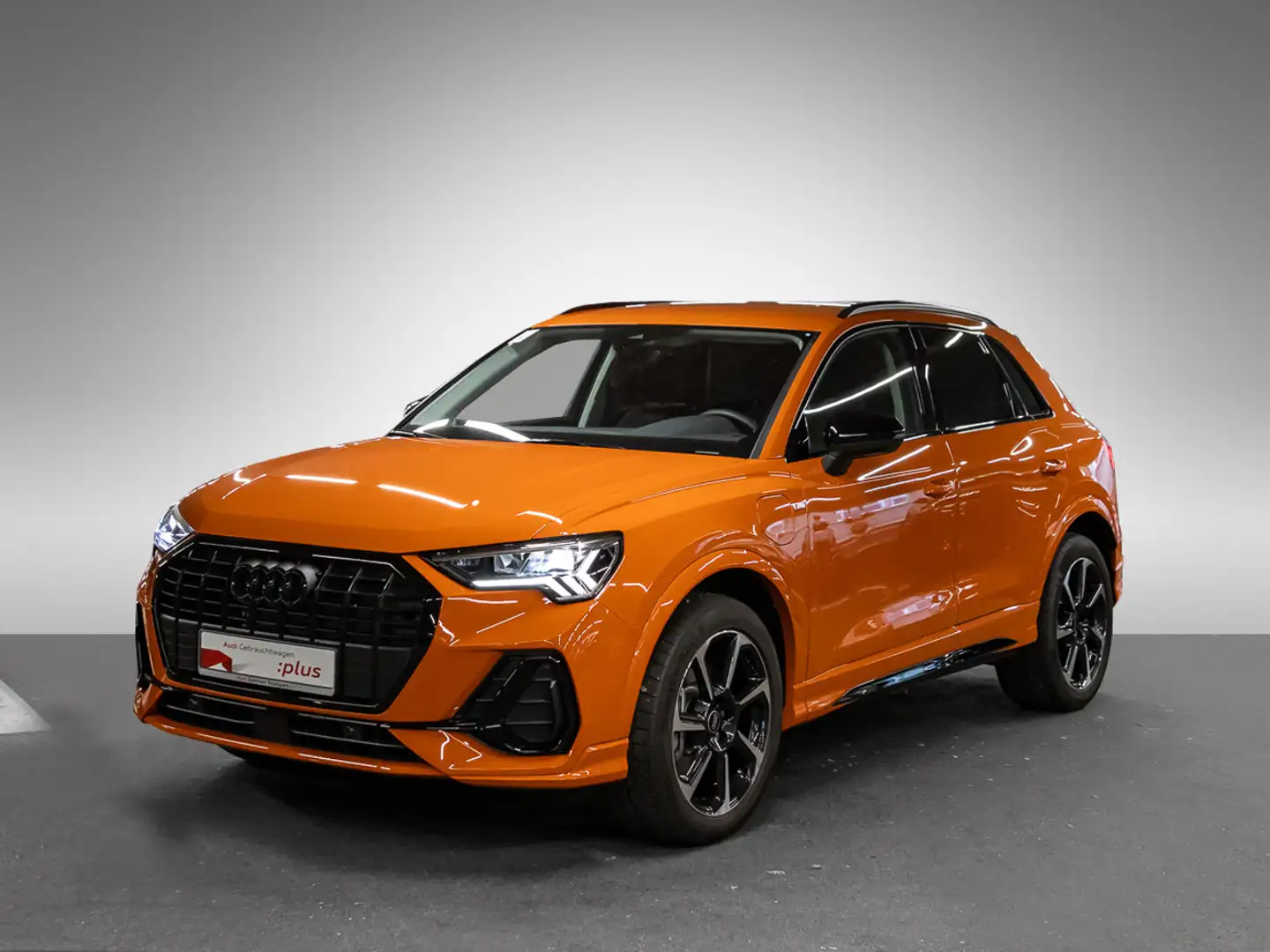 Audi Q3 S line 45 TFSI e 180(245)  S tronic AHK SHZ Orange - 2