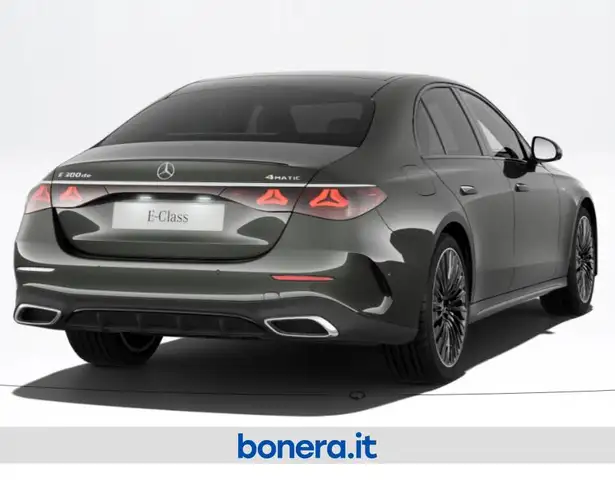 Mercedes-Benz E-Class view 3