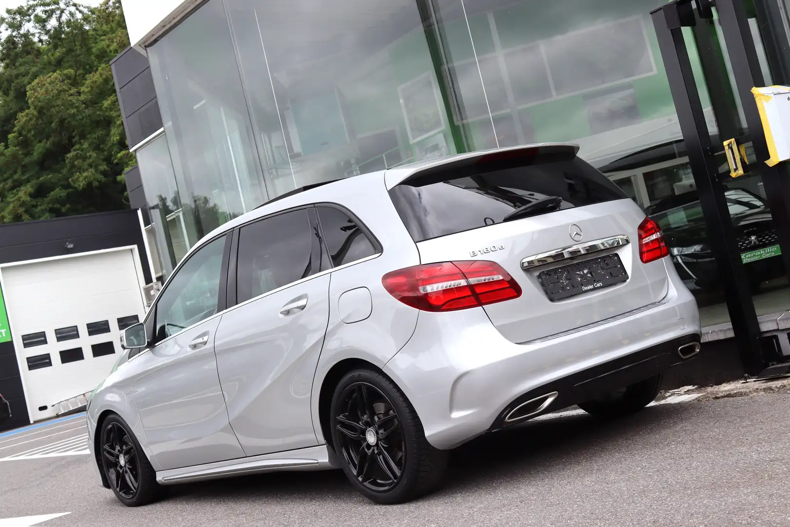 Mercedes-Benz B 180 D PACK AMG 109CV BOITE AUTO TOIT PANO GPS CAMERA Argento - 2