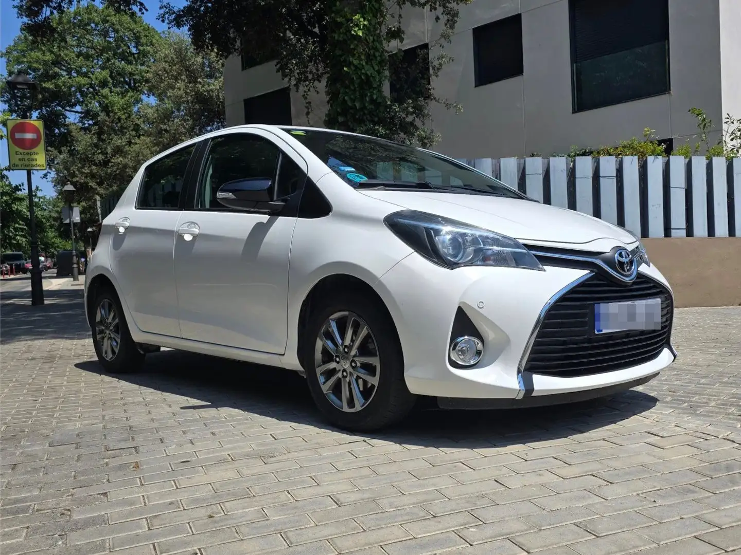 Toyota Yaris Yaris Verso 1.3 Luna + Aut. Luna + Blanco - 2