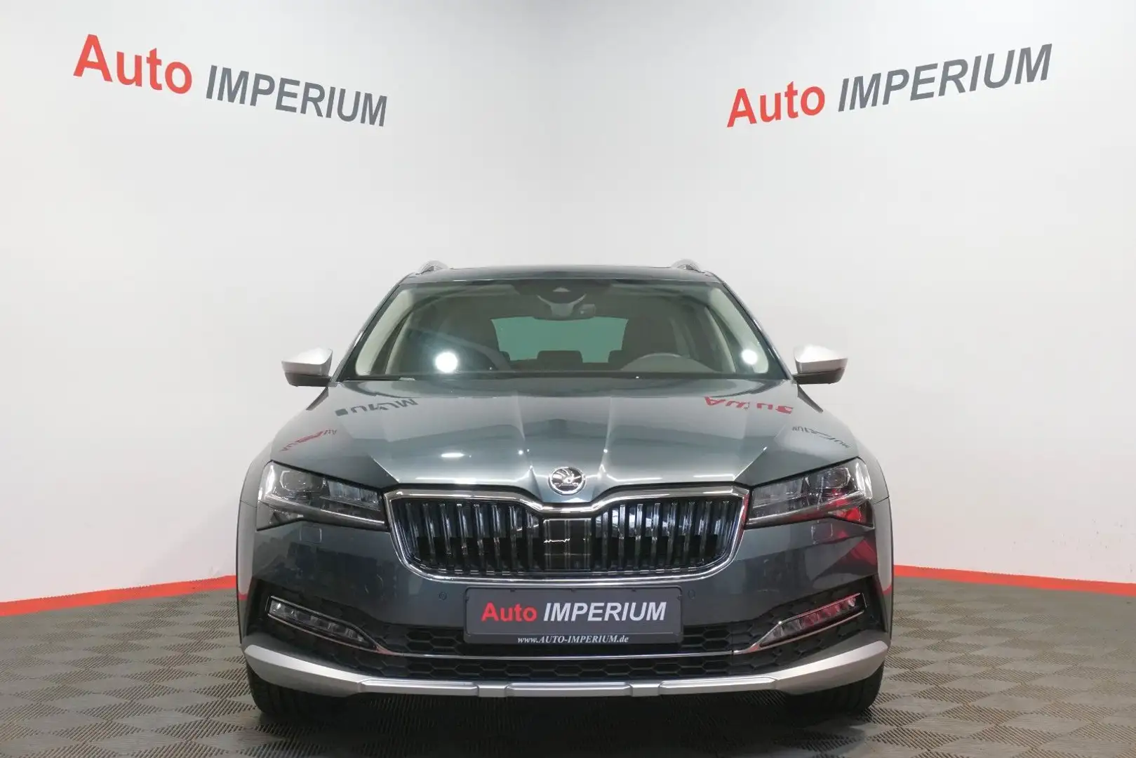Skoda Superb Combi Scout 4x4*ACC*PANO*AHK*360°*Matrix Gris - 2