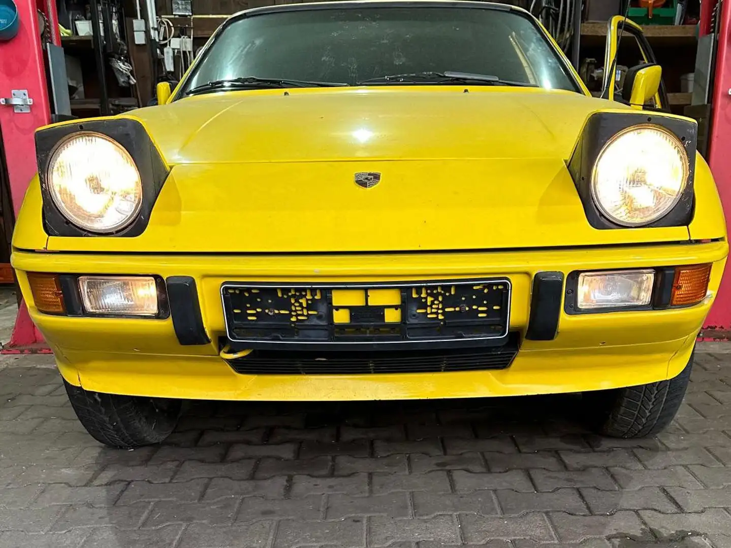 Porsche 924 Yellow - 1