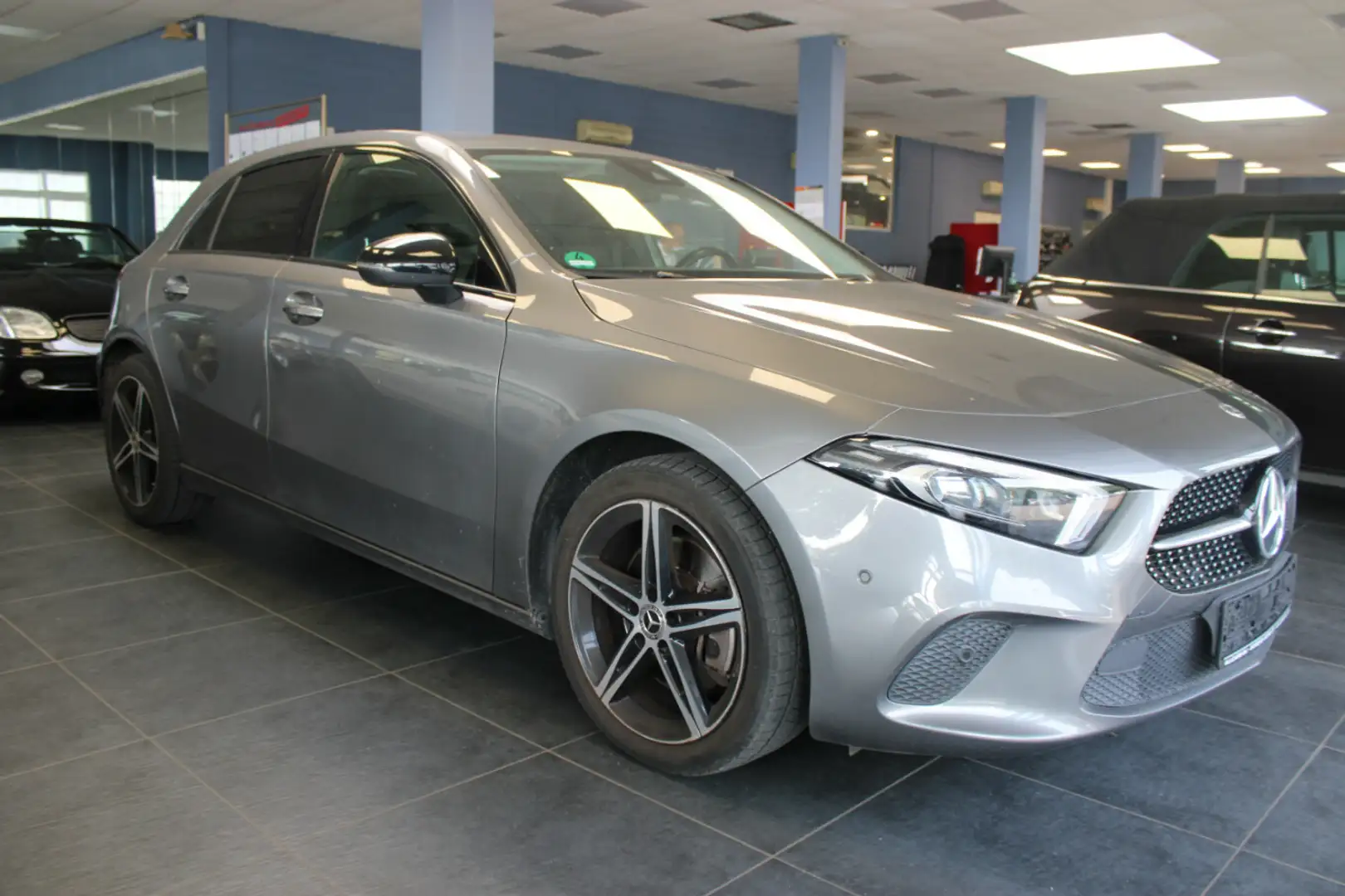 Mercedes-Benz A 250 7G-DCT Progressive Gris - 1
