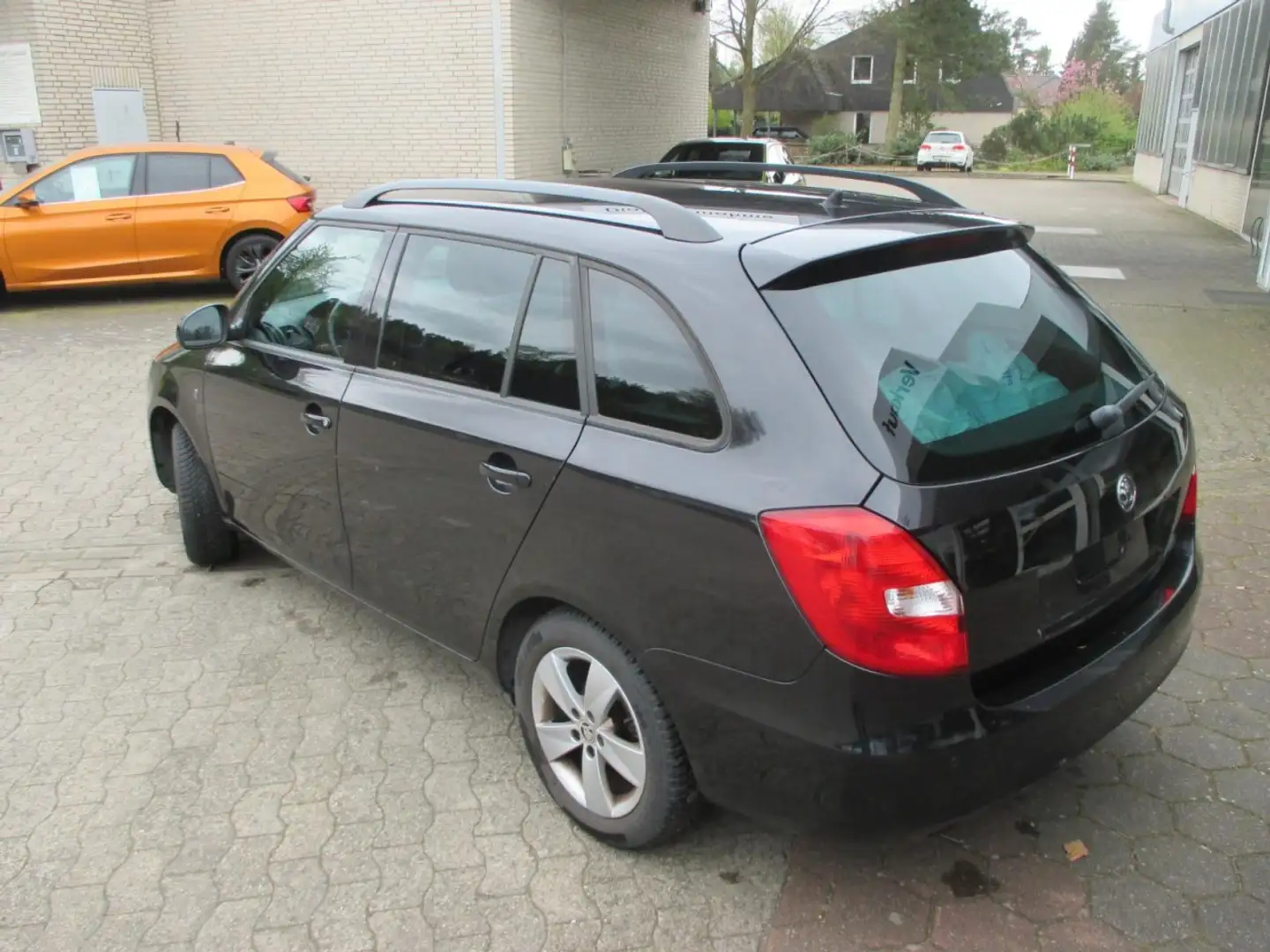 Skoda Fabia Combi 1,2 TSI 77 kW Klima Einparkhilfe Black - 2