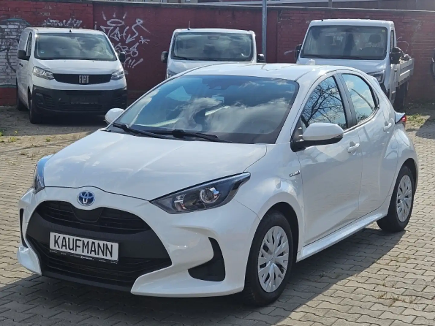 Toyota Yaris Hybrid Comfort 1.5 Dual-VVT-iE EU6d Bílá - 1