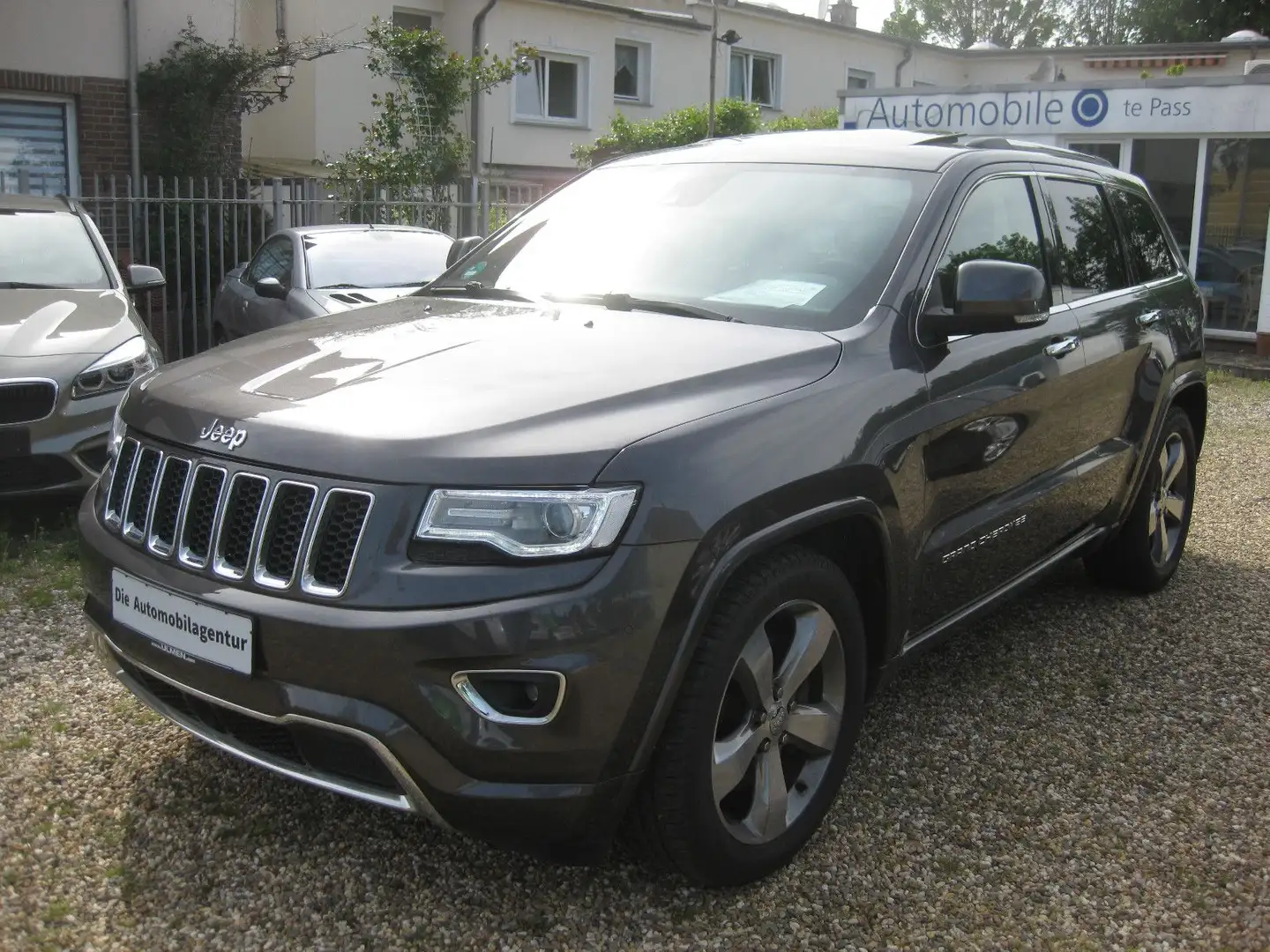 Jeep Grand Cherokee 3.0 CRD Overland/AHK/1.Hd./8 fach Grau - 1