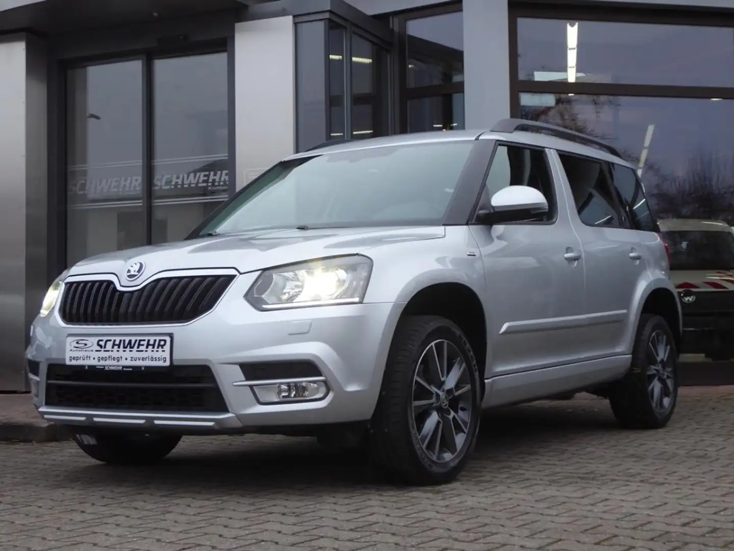 Skoda Yeti Drive 1.2 TSI Ambition Silber - 2
