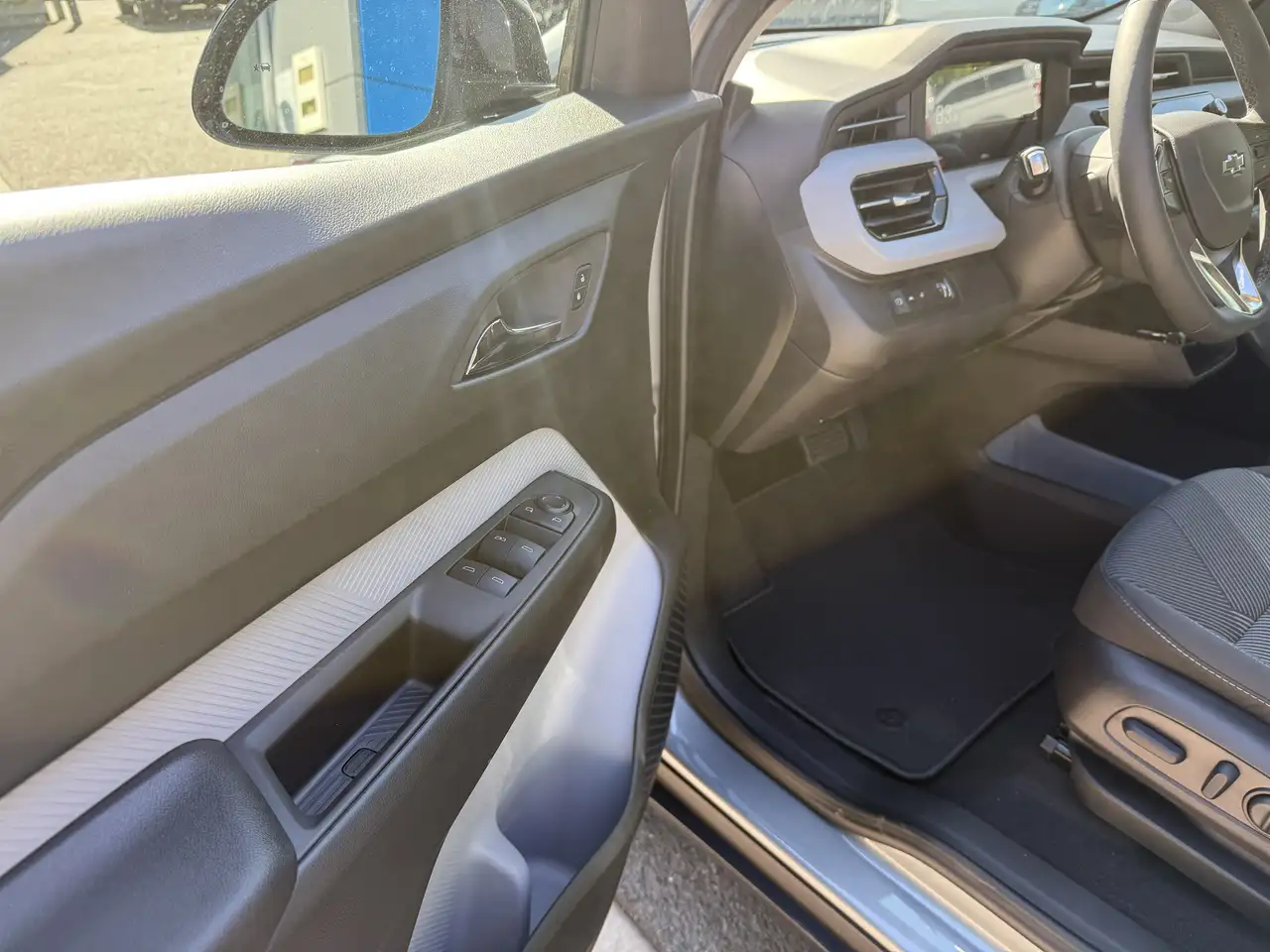 Chevrolet Bolt photo Chevrolet Bolt