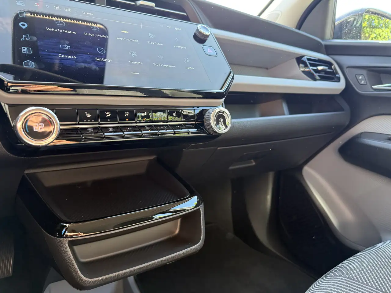 Chevrolet Bolt photo Chevrolet Bolt
