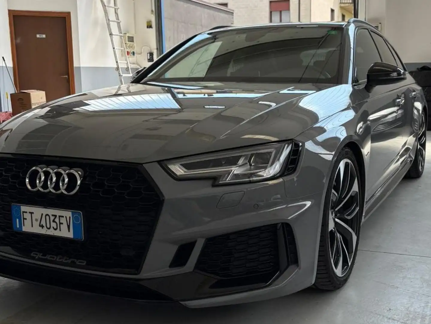 Audi RS4 AVANT Gris - 1