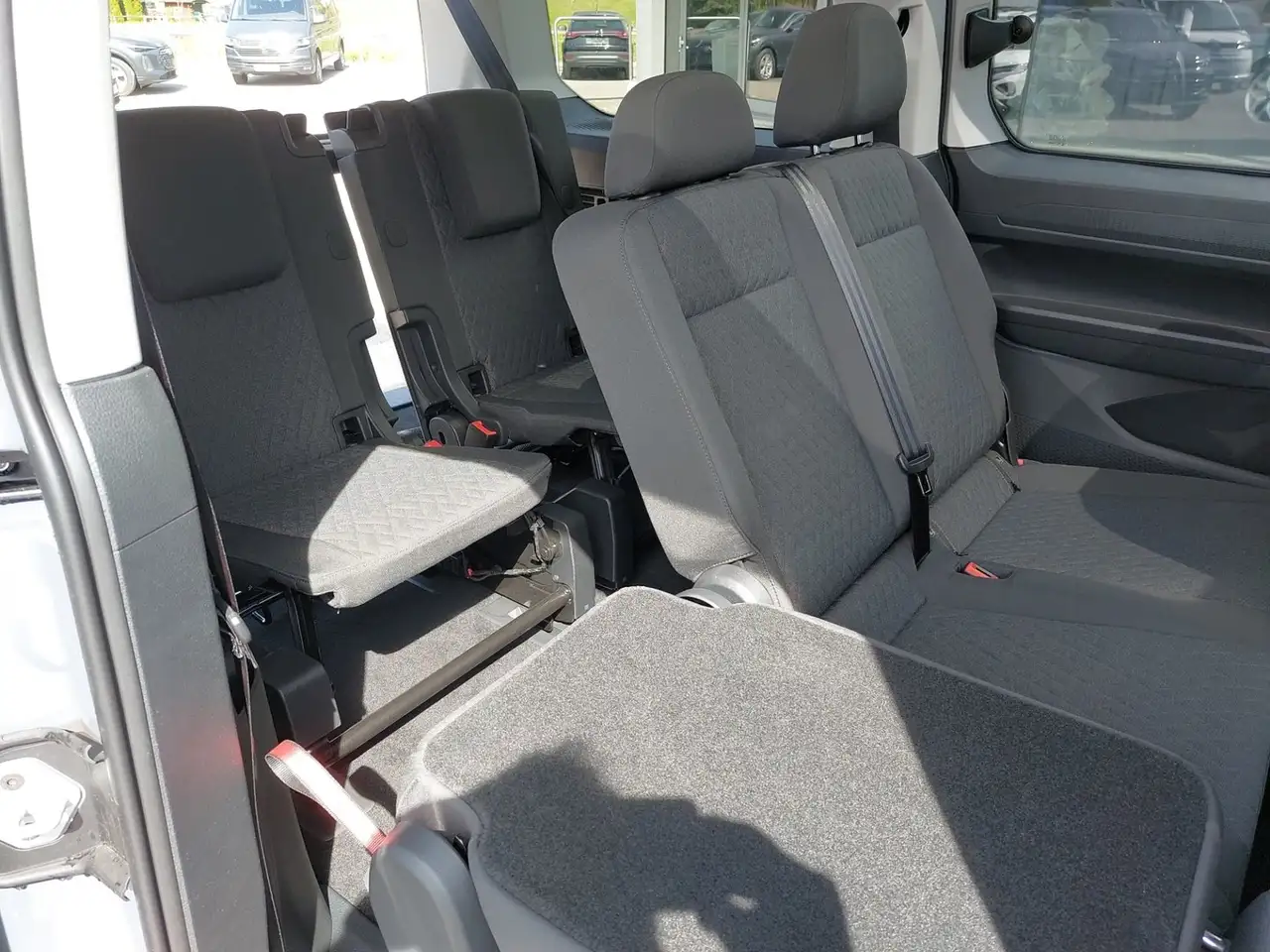 Volkswagen Caddy Dark Label Maxi TSI 16