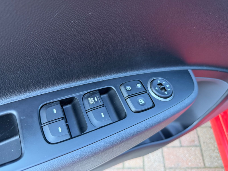 Hyundai i10 Trend 8-Fach Sitzheizung Lenkradheiz. 2.Hand — photo 11