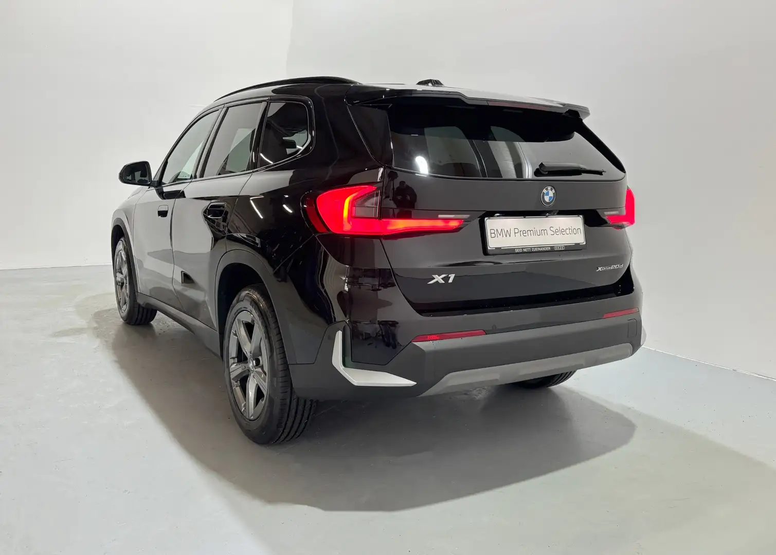 BMW X1 xDrive20d Schwarz - 2