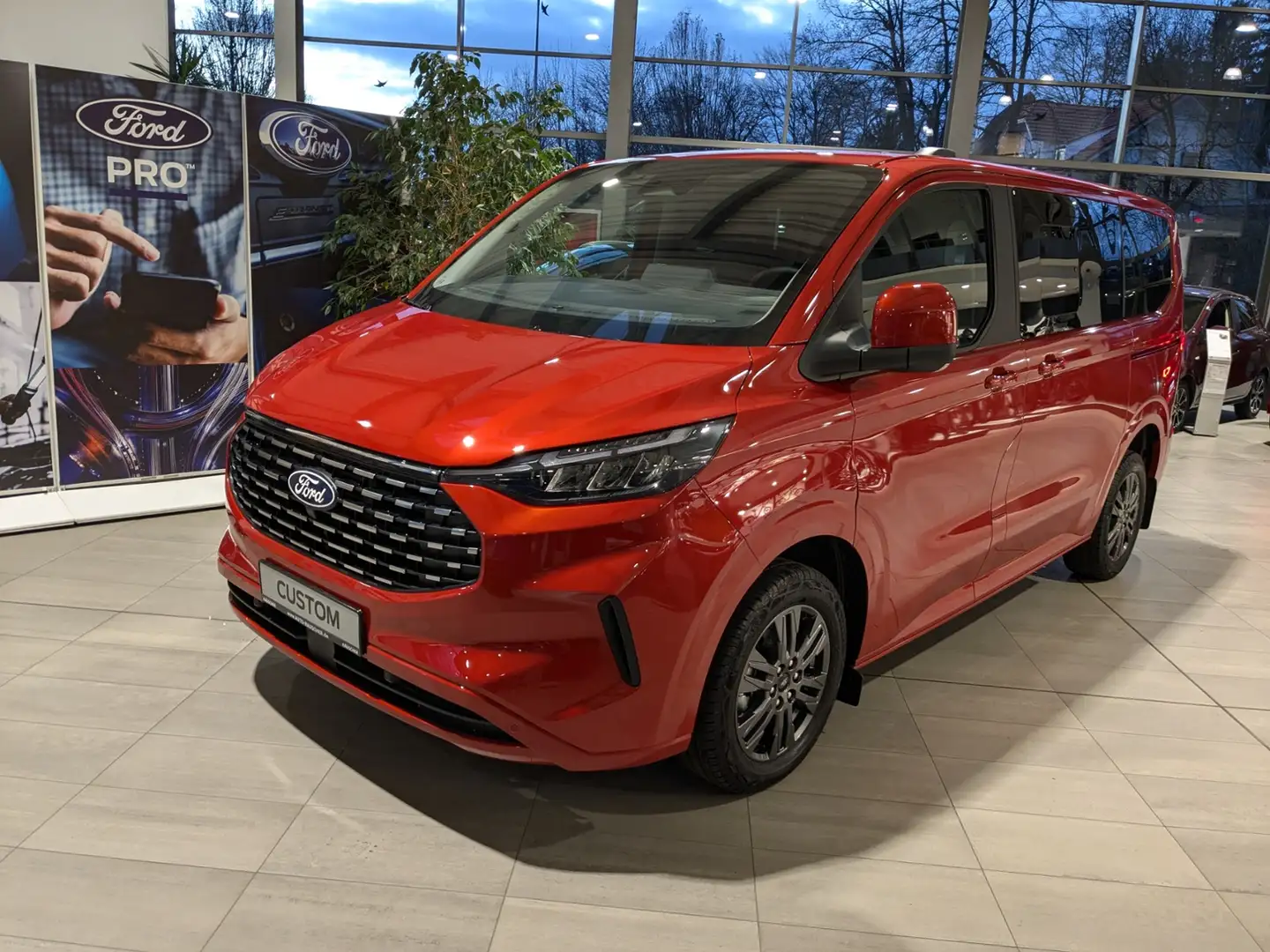 Ford Tourneo Custom 320 L1 2.0 l 125 kW Titanium Rouge - 2