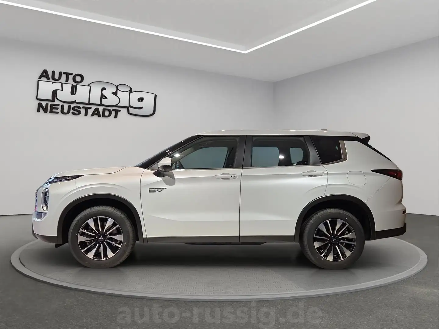 Mitsubishi Outlander Plug-in Hybrid BASIS 2.4 (306 PS) 4WD Weiß - 2