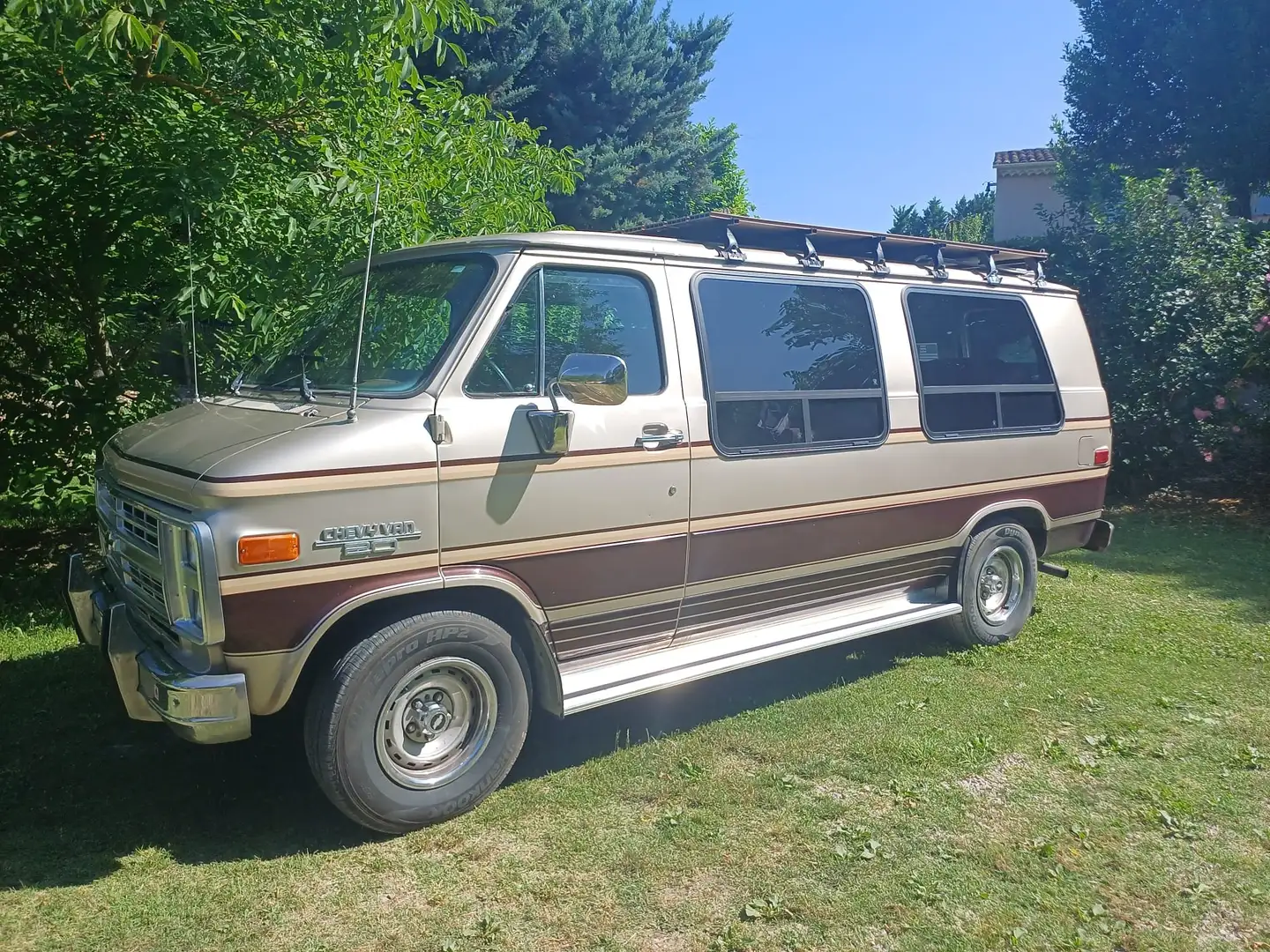 Chevrolet Chevy Van G20 Bronze - 1