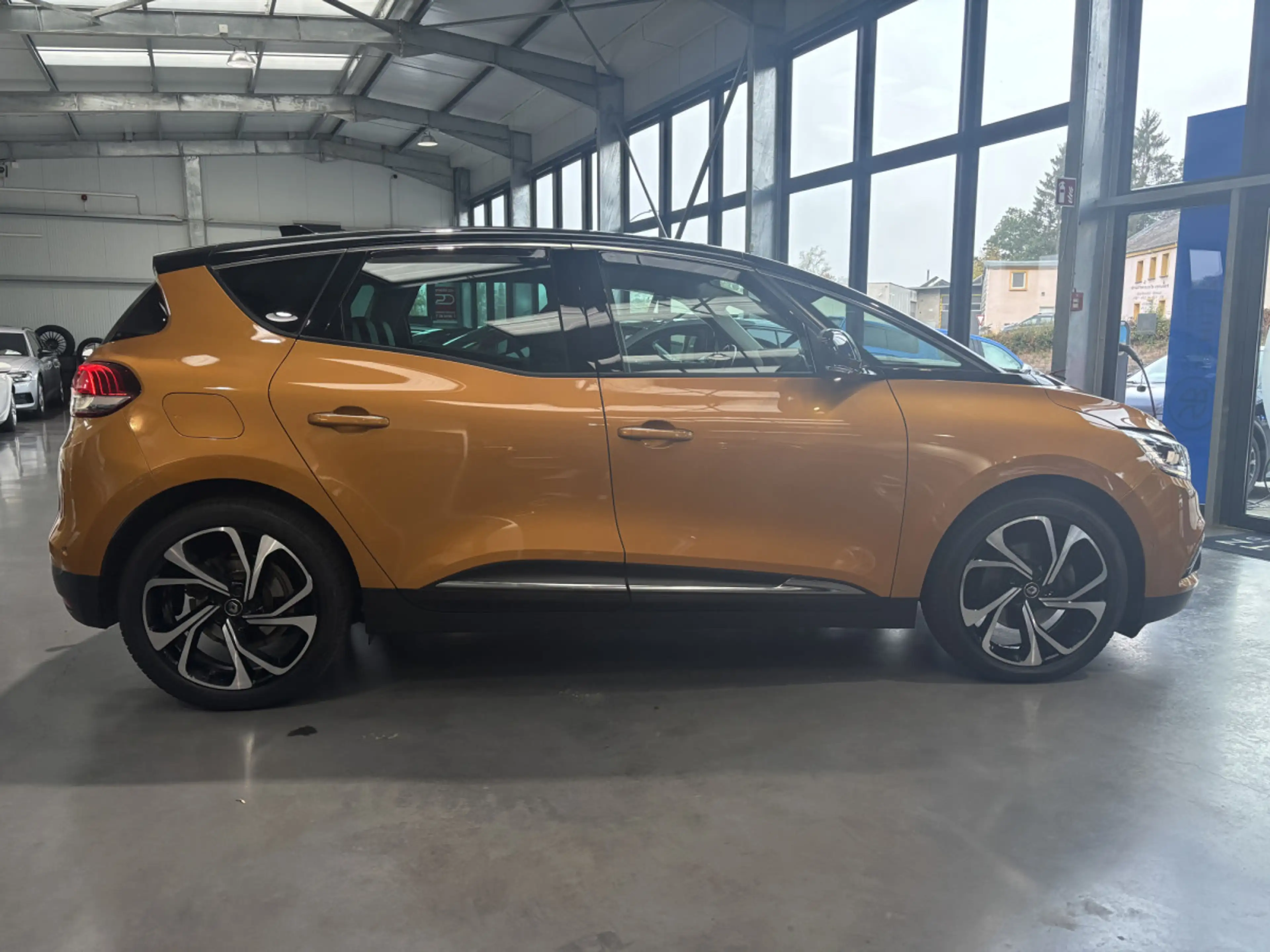 Renault Scenic 1.7 dCi INTENS — photo 2