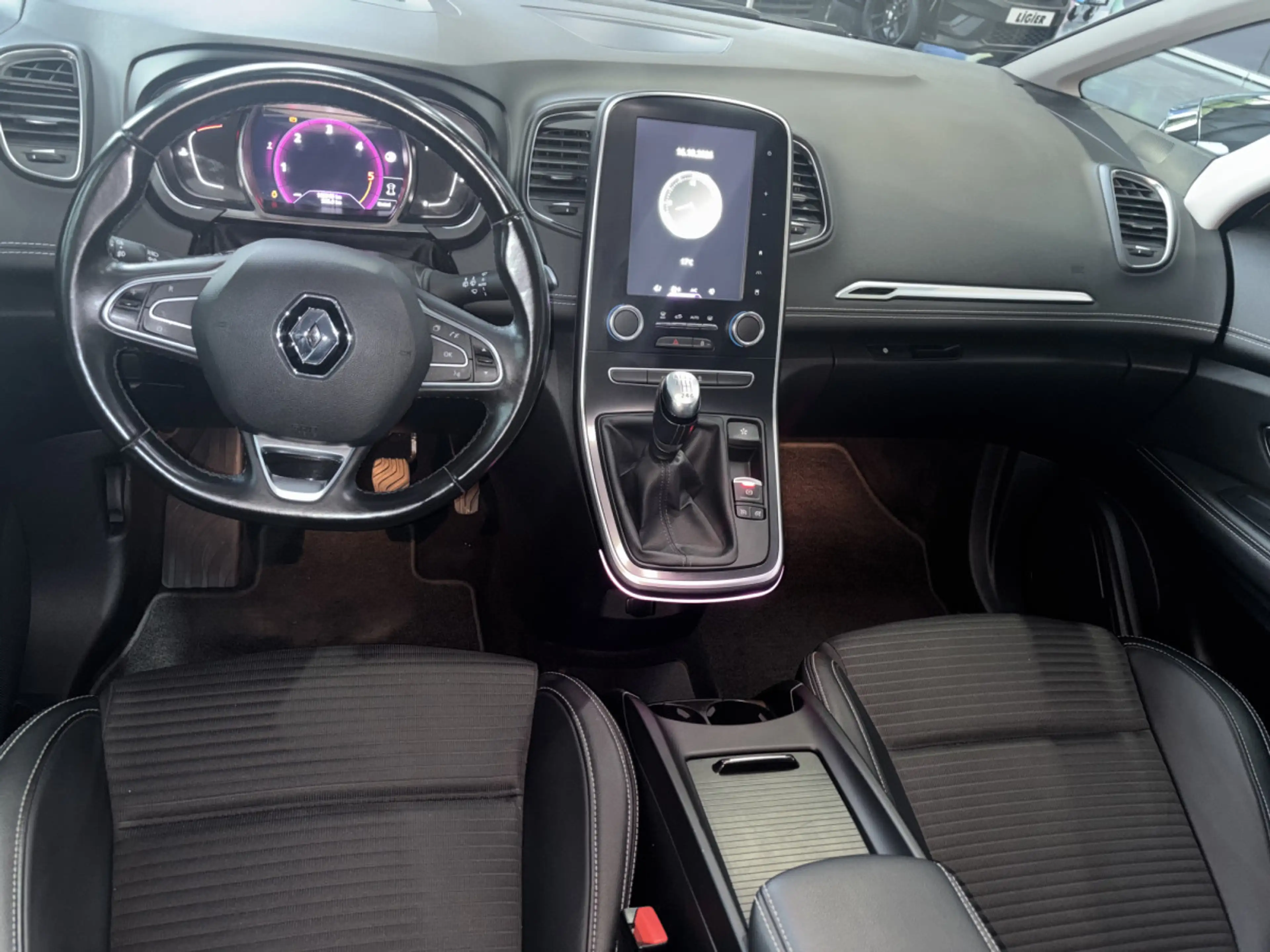 Renault Scenic 1.7 dCi INTENS — photo 11