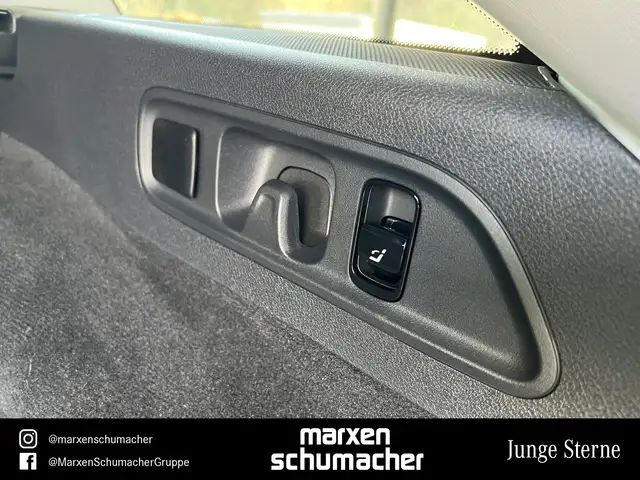 Mercedes-Benz E-Class view 14
