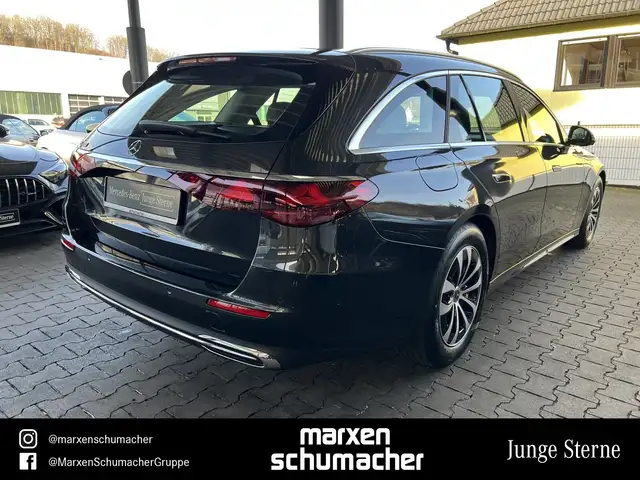 Mercedes-Benz E-Class view 4