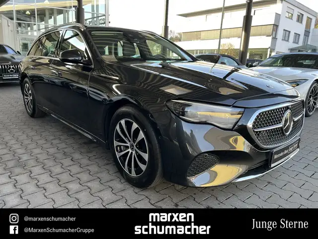 Mercedes-Benz E-Class view 3