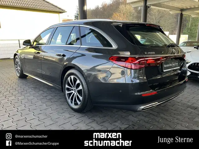 Mercedes-Benz E-Class view 6