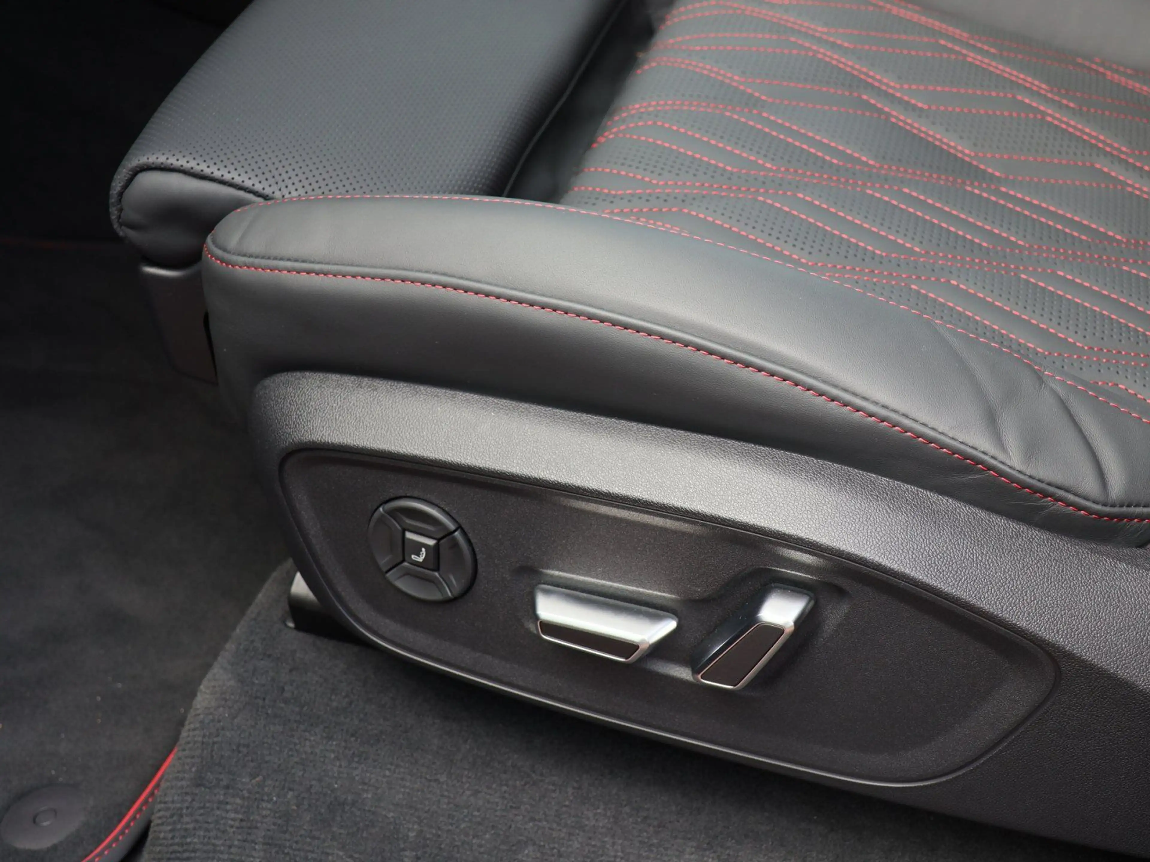 Audi Q7 S-Line TDI quattro 220 kW tiptronic AHK PANO — photo 14