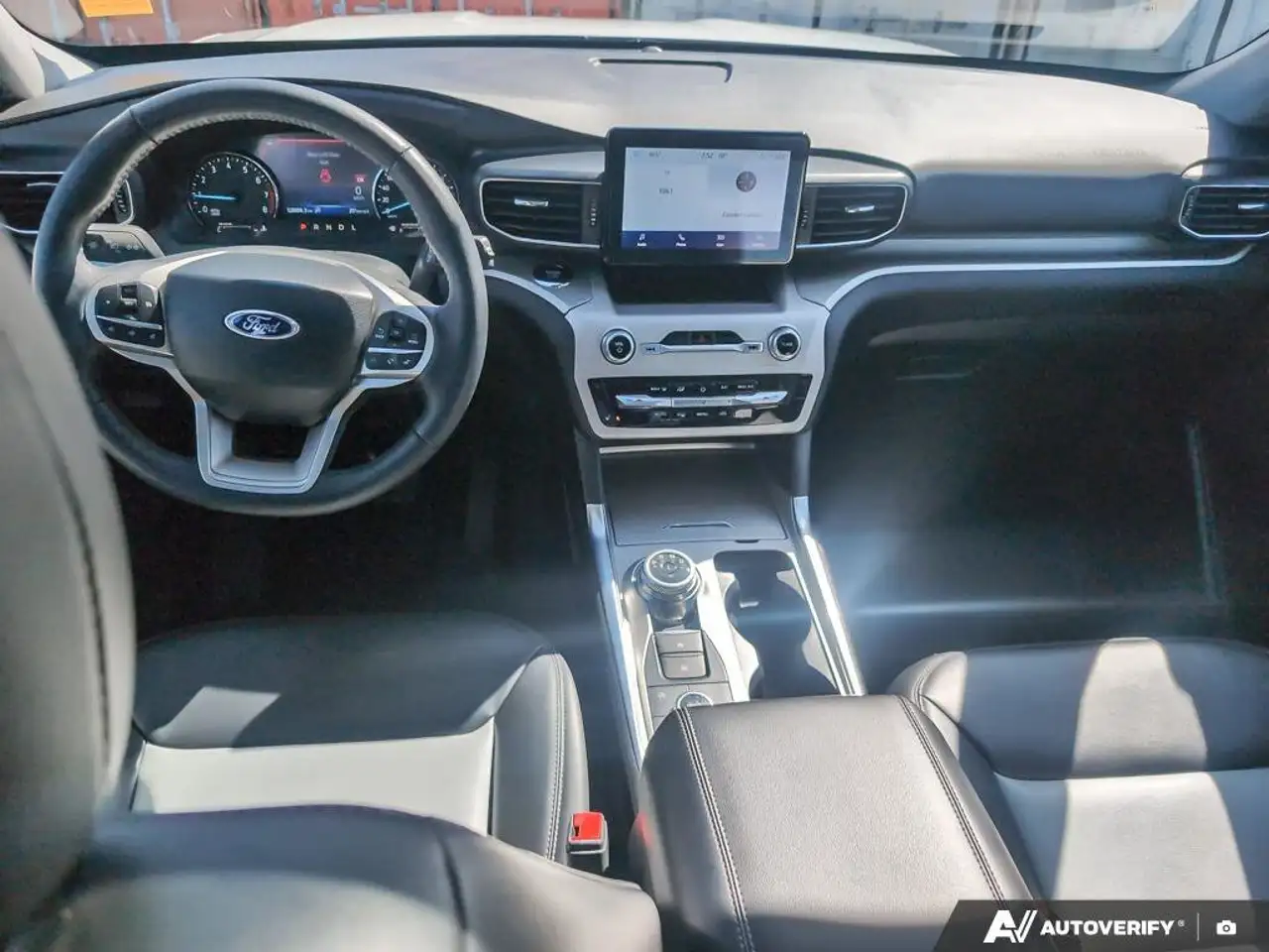 Ford Explorer снимка Ford Explorer