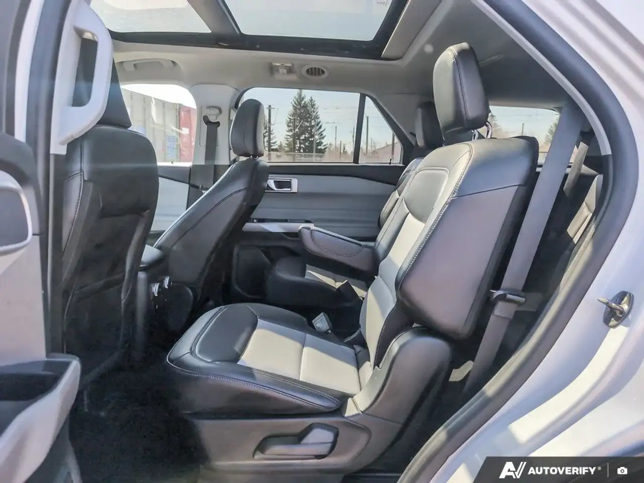 Ford Explorer снимка Ford Explorer