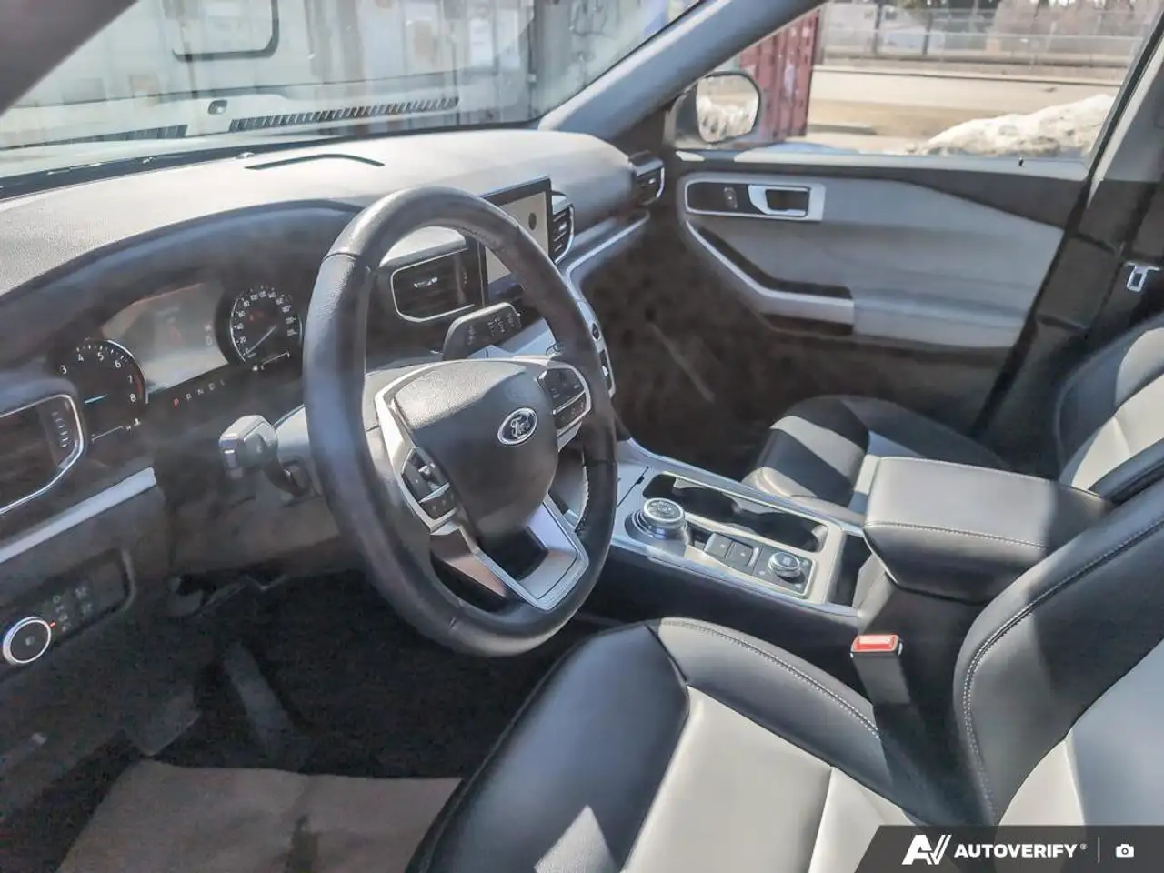 Ford Explorer снимка Ford Explorer