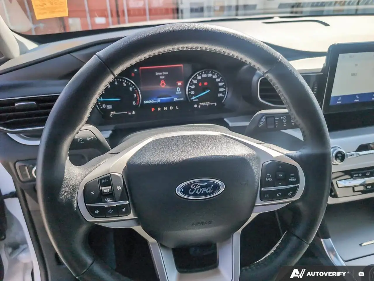 Ford Explorer снимка Ford Explorer