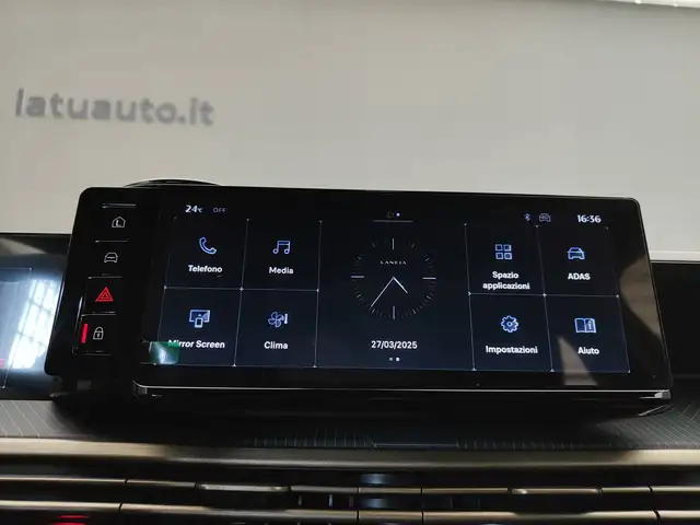 Lancia Ypsilon view 13